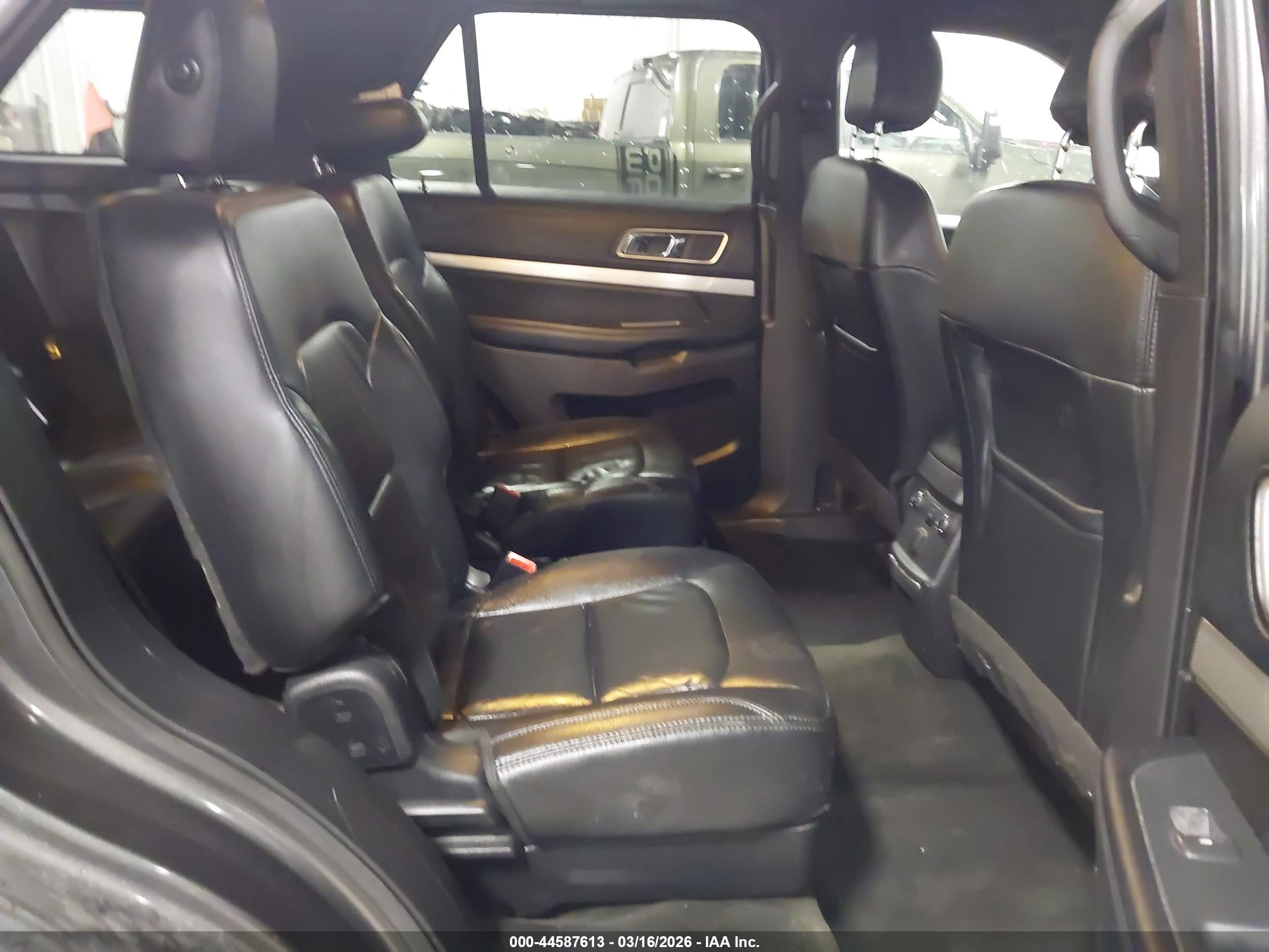FORD EXPLORER image 8