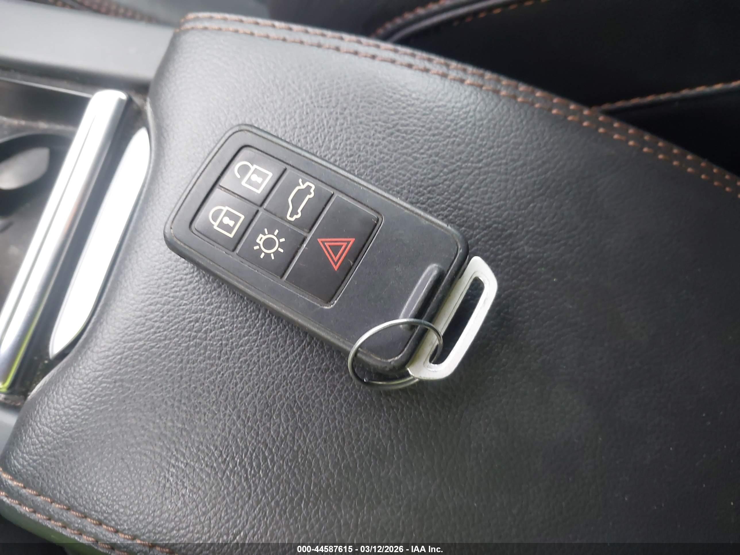 VOLVO V60 image 11