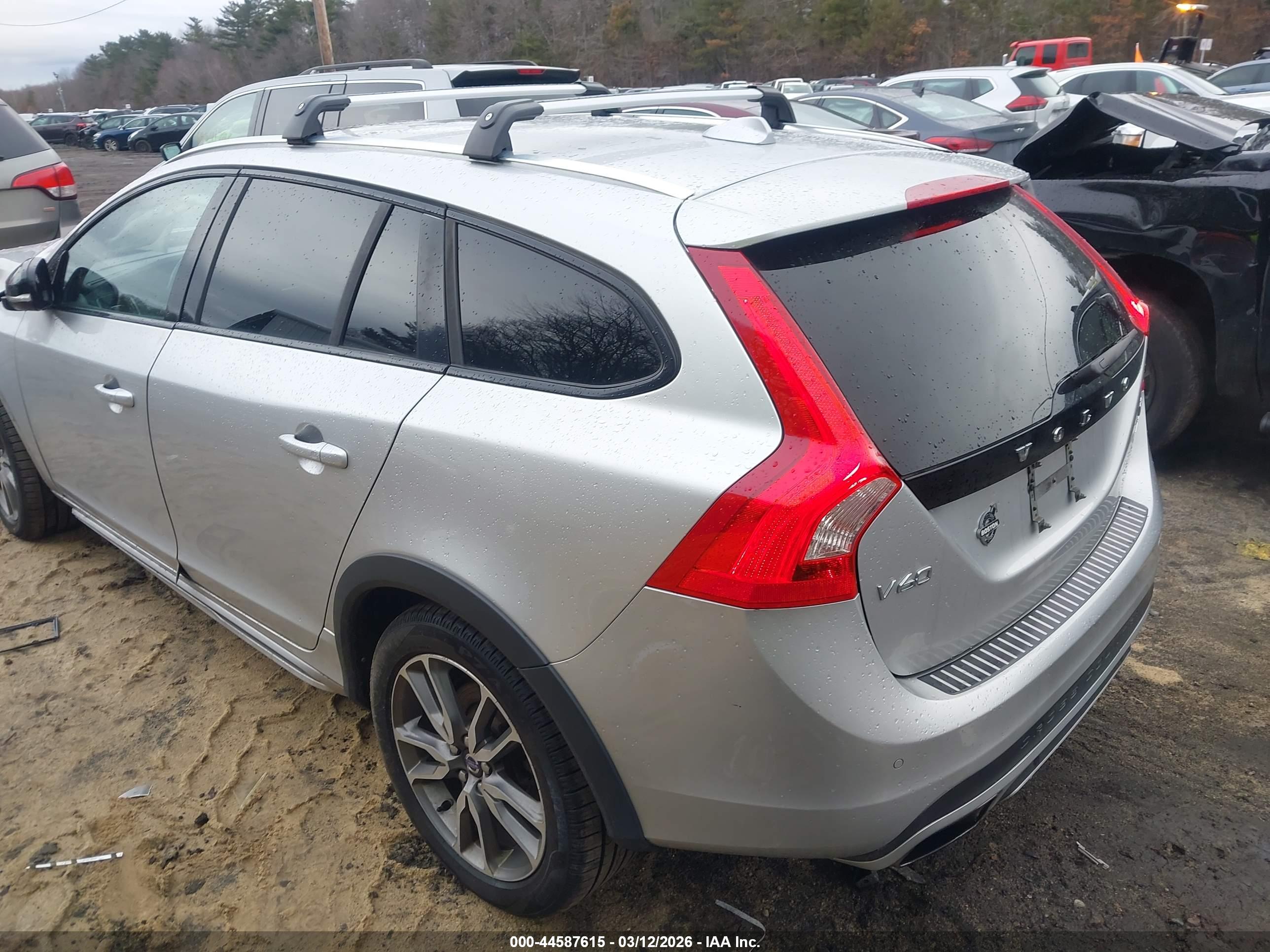 VOLVO V60 image 3