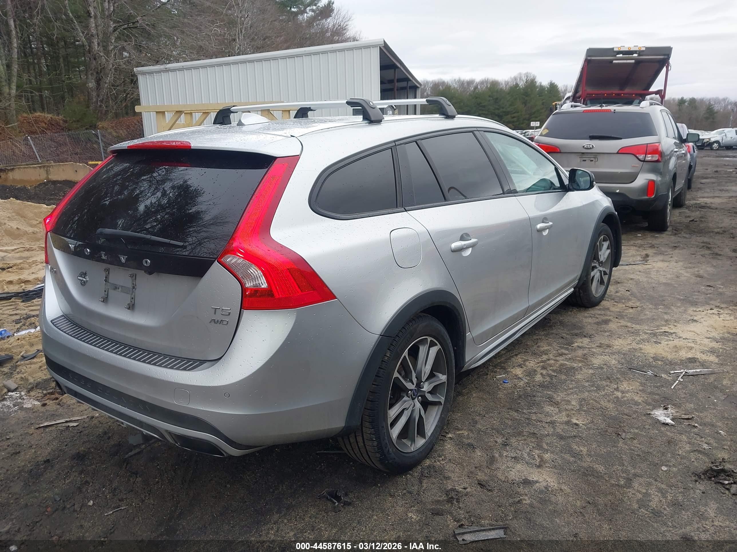 VOLVO V60 image 4