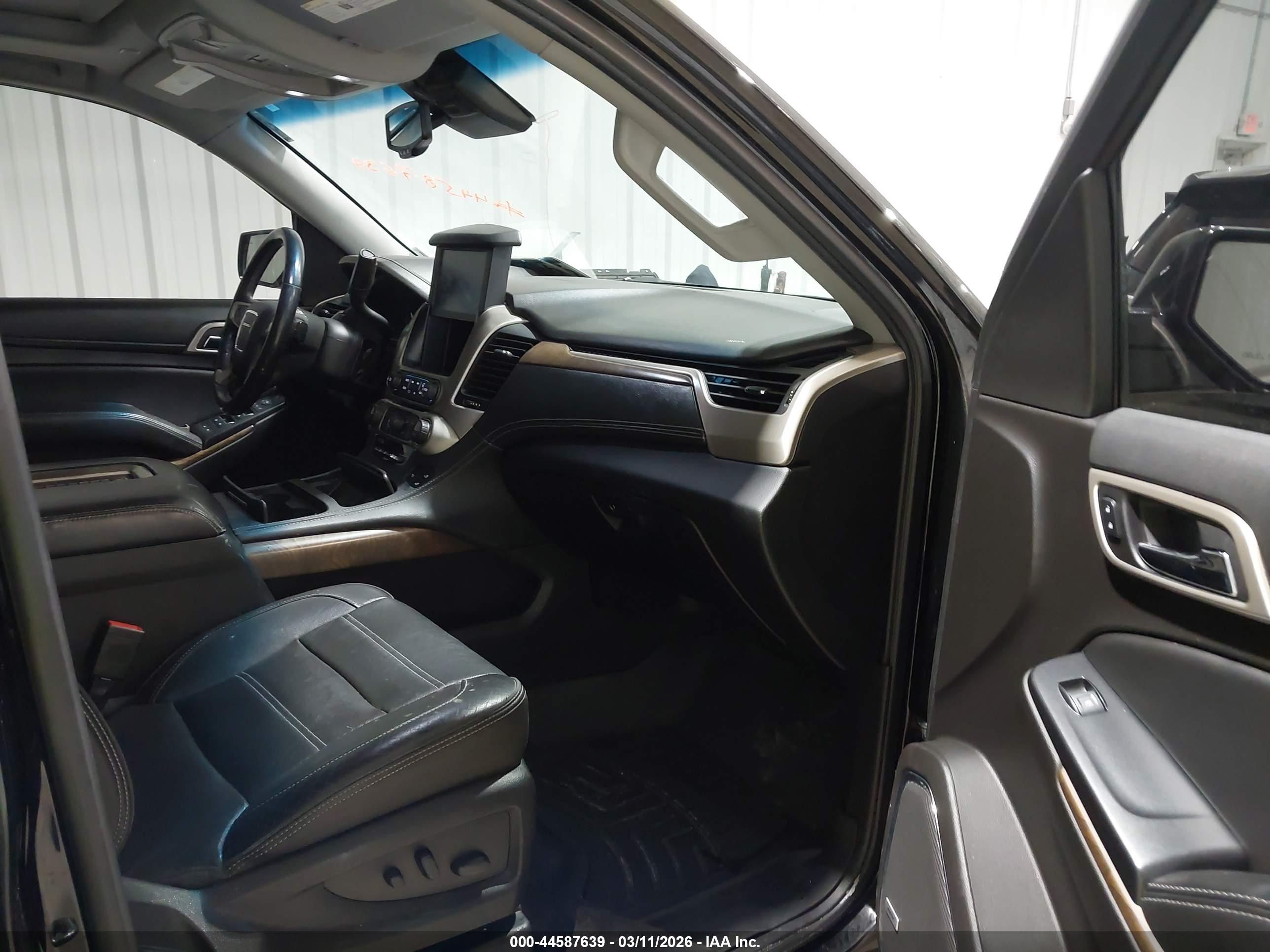 GMC YUKON image 5