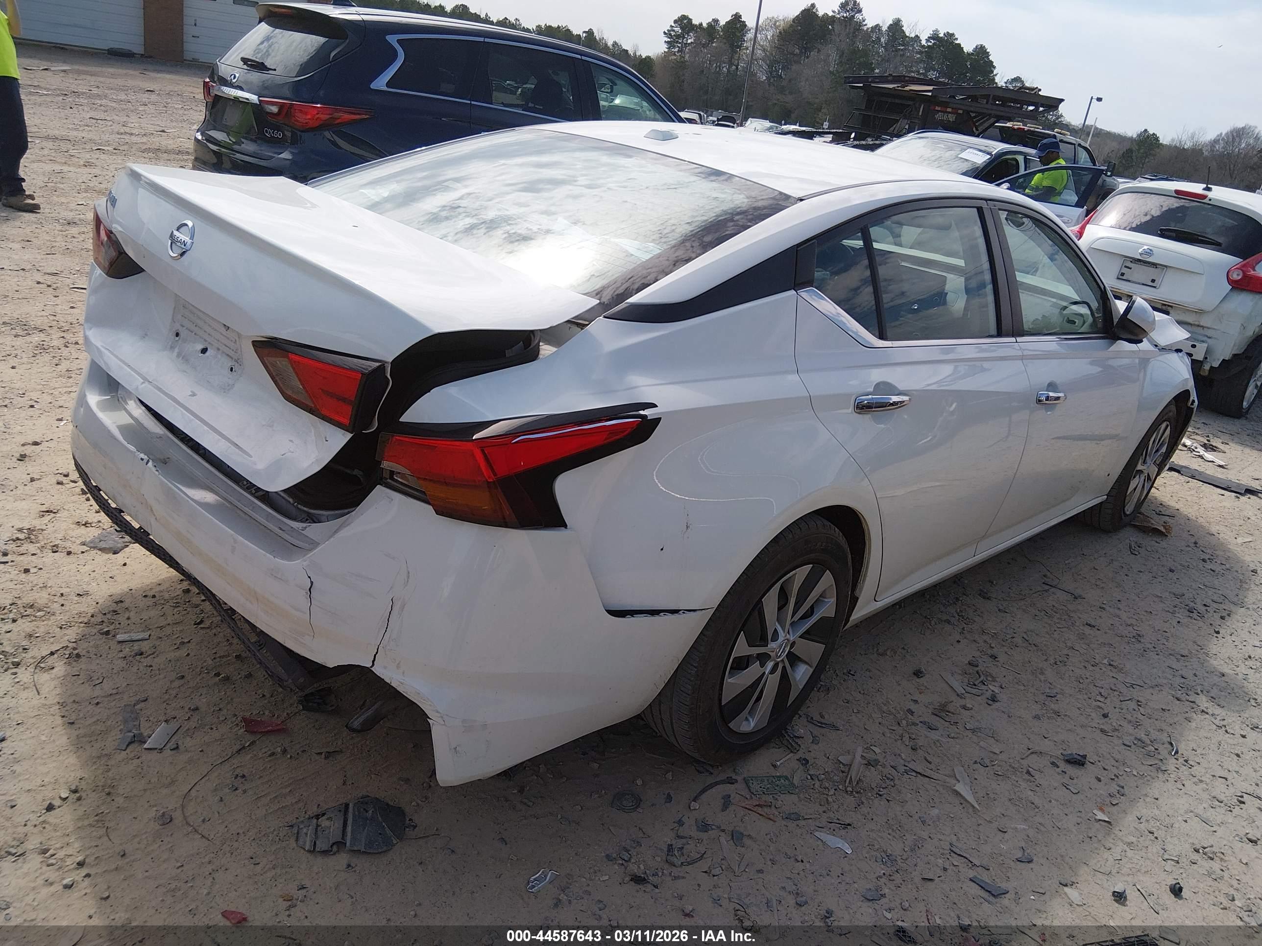 NISSAN ALTIMA image 4
