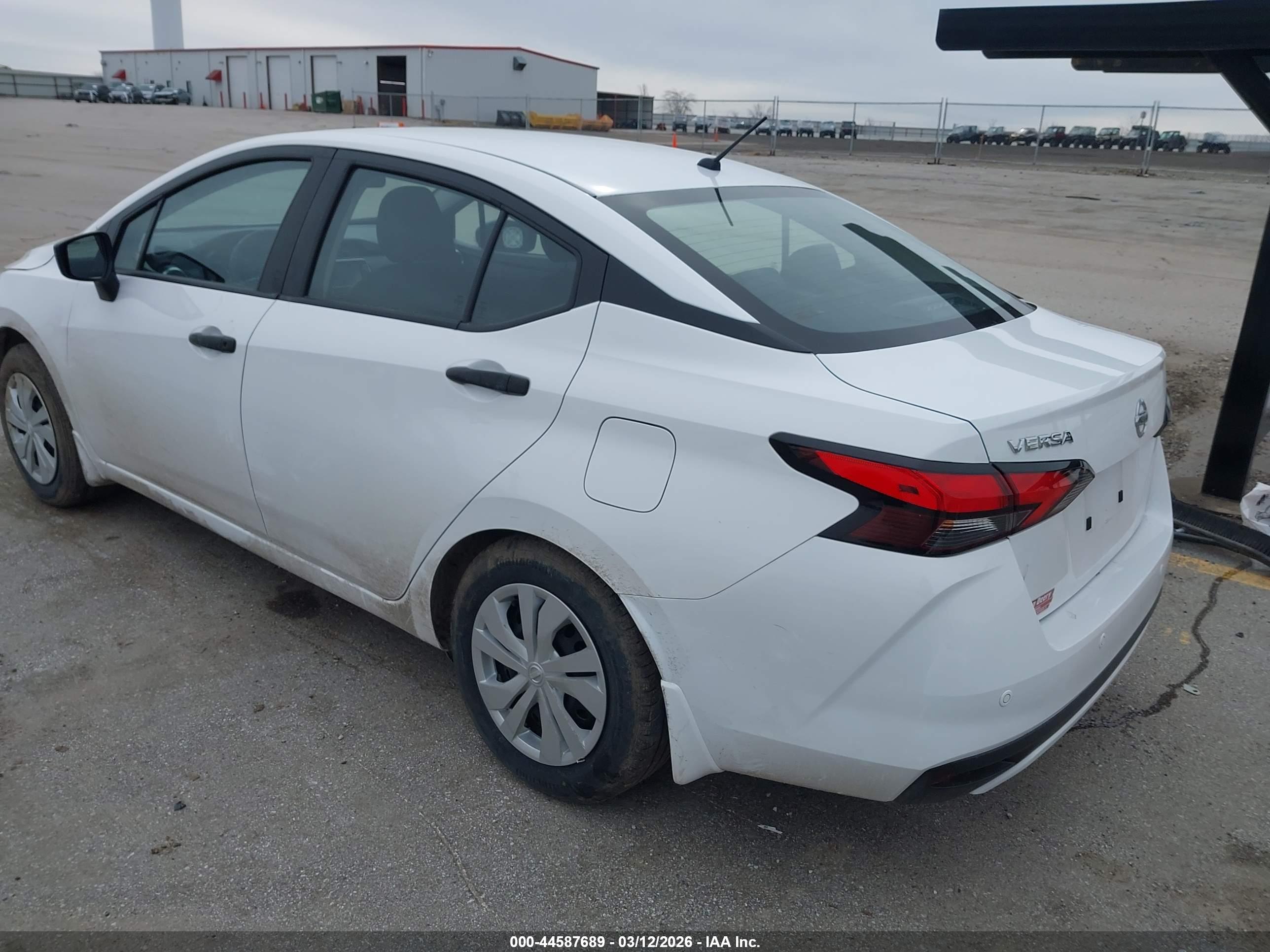 NISSAN VERSA image 3