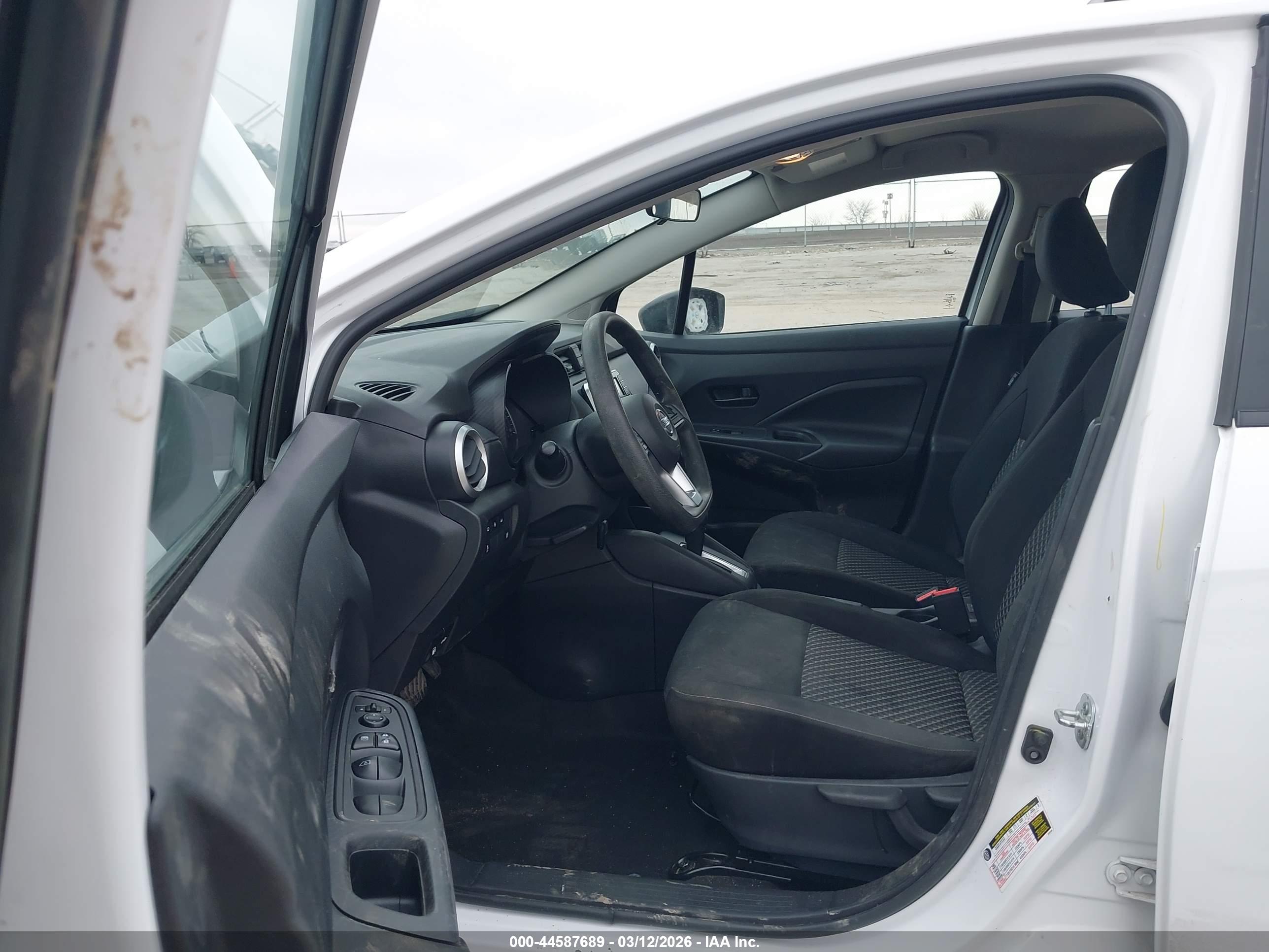 NISSAN VERSA image 5