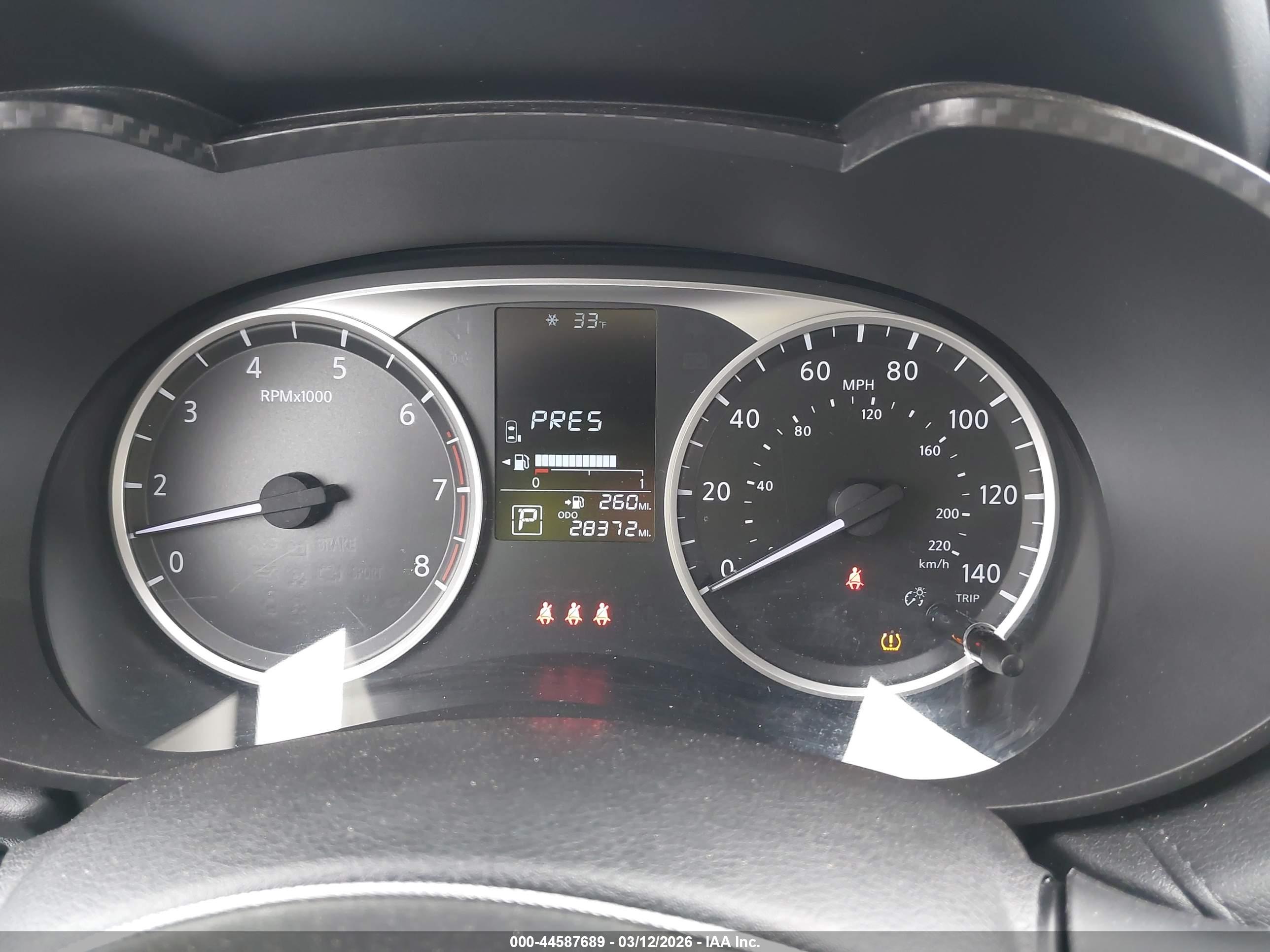 NISSAN VERSA image 7