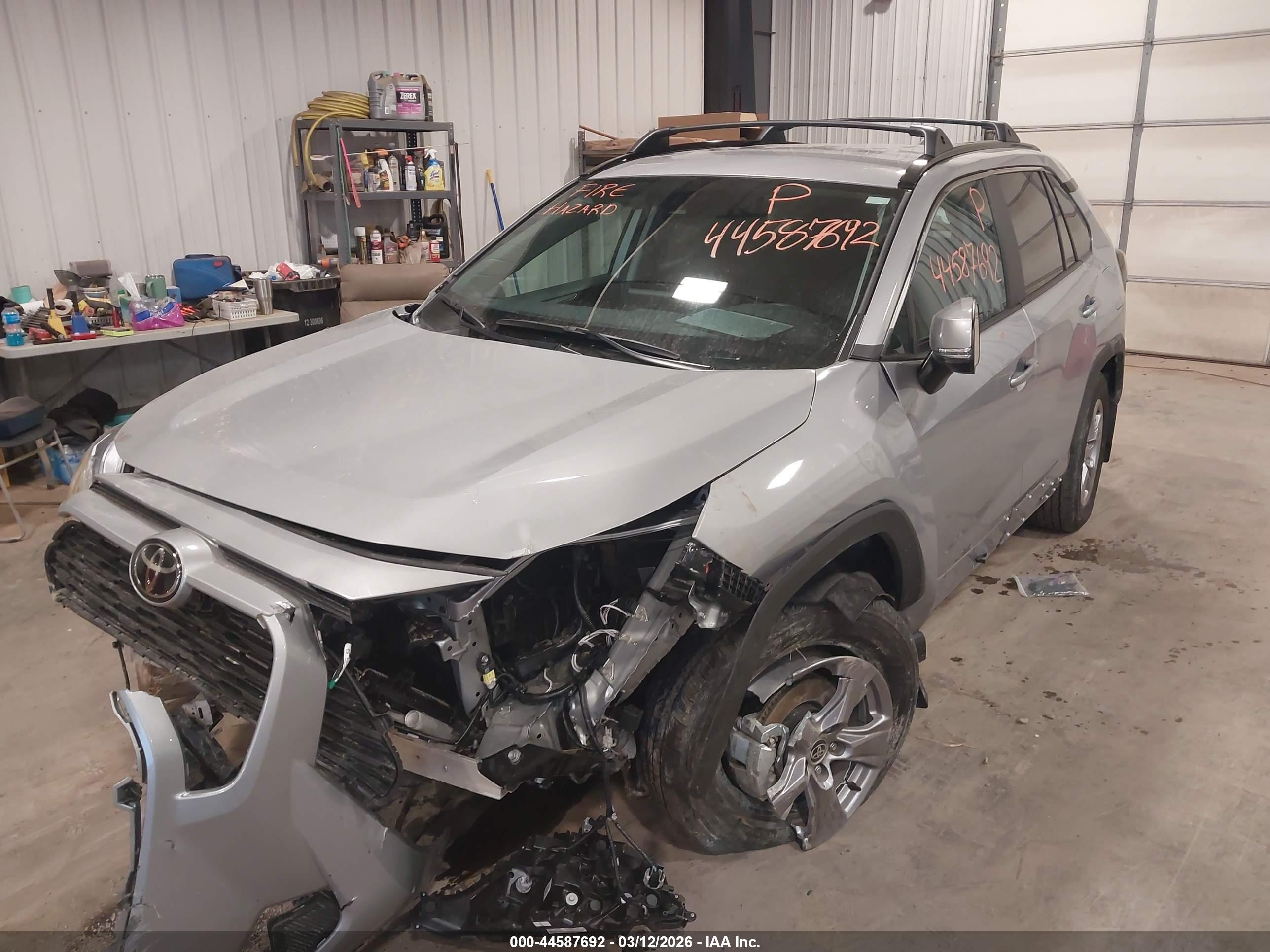 TOYOTA RAV4 image 2
