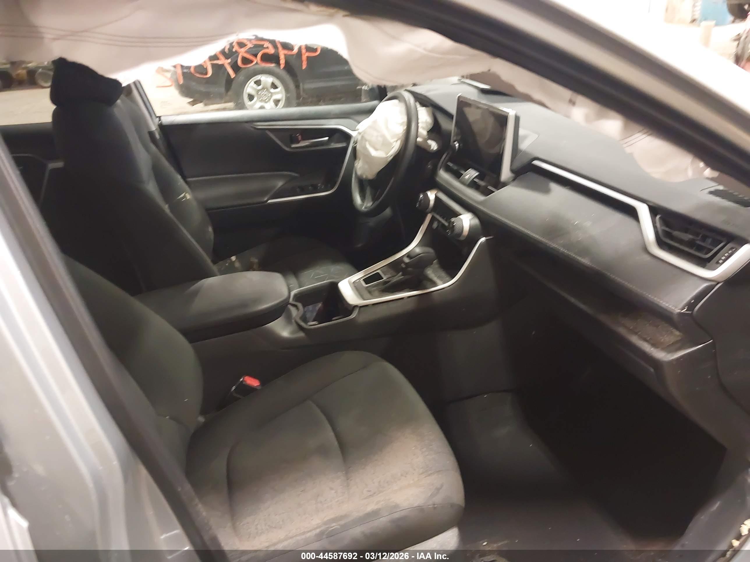 TOYOTA RAV4 image 5