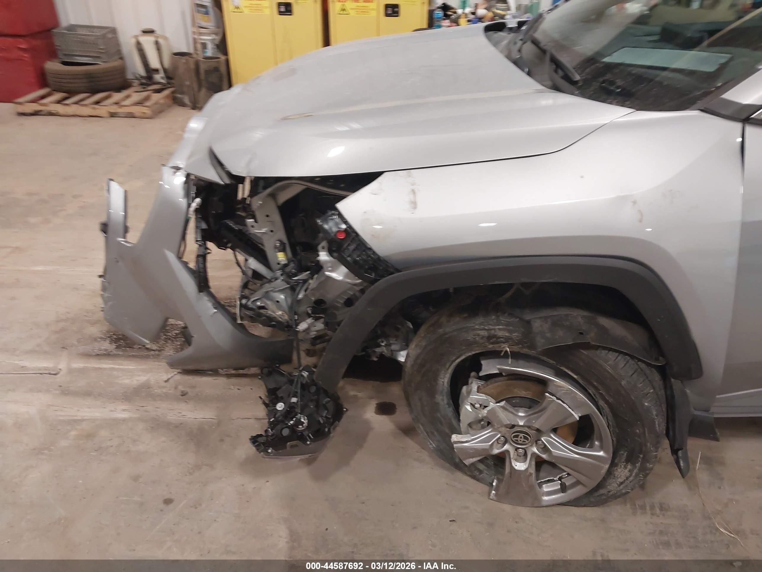 TOYOTA RAV4 image 6