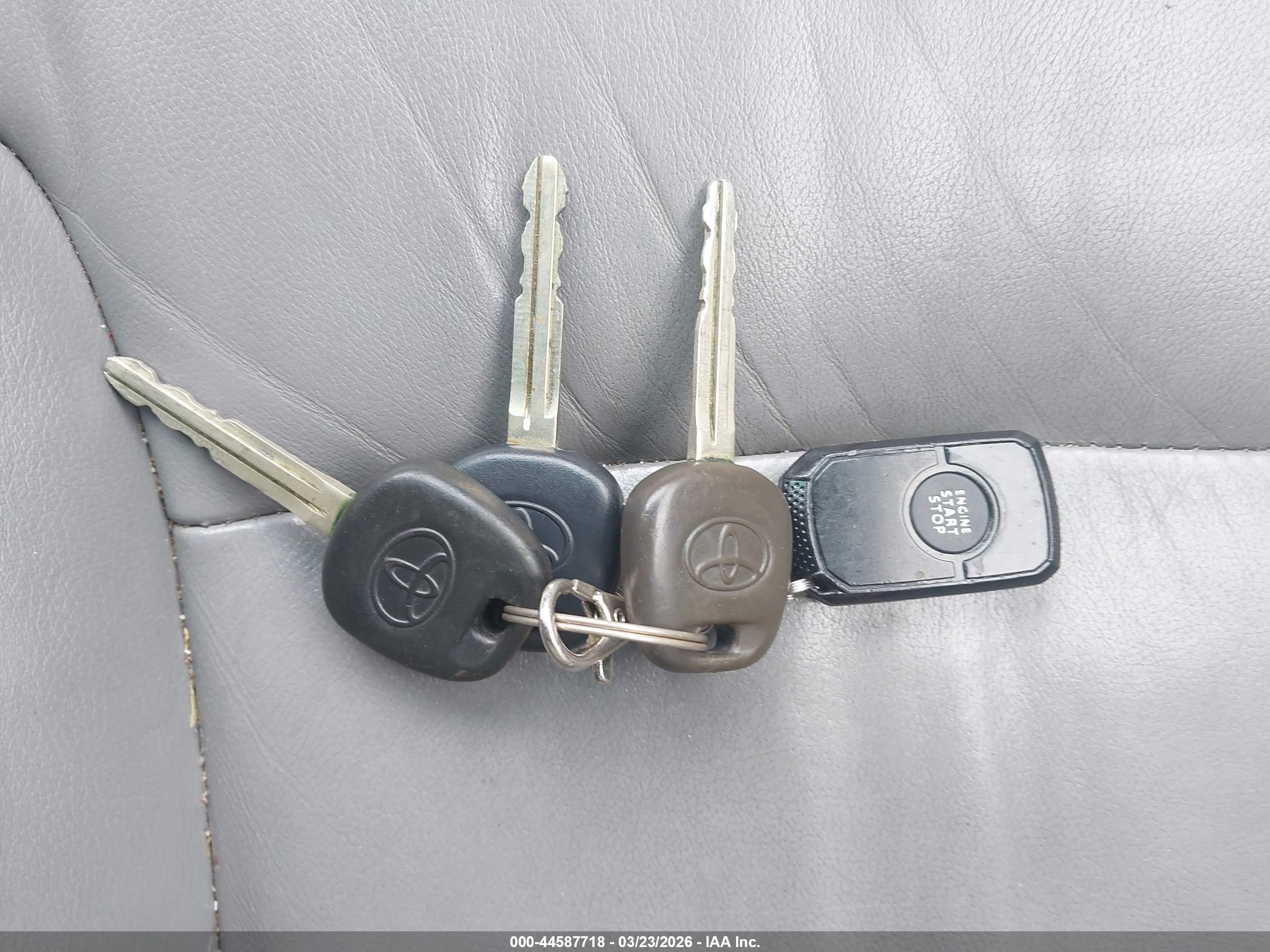 TOYOTA 4RUNNER image 11
