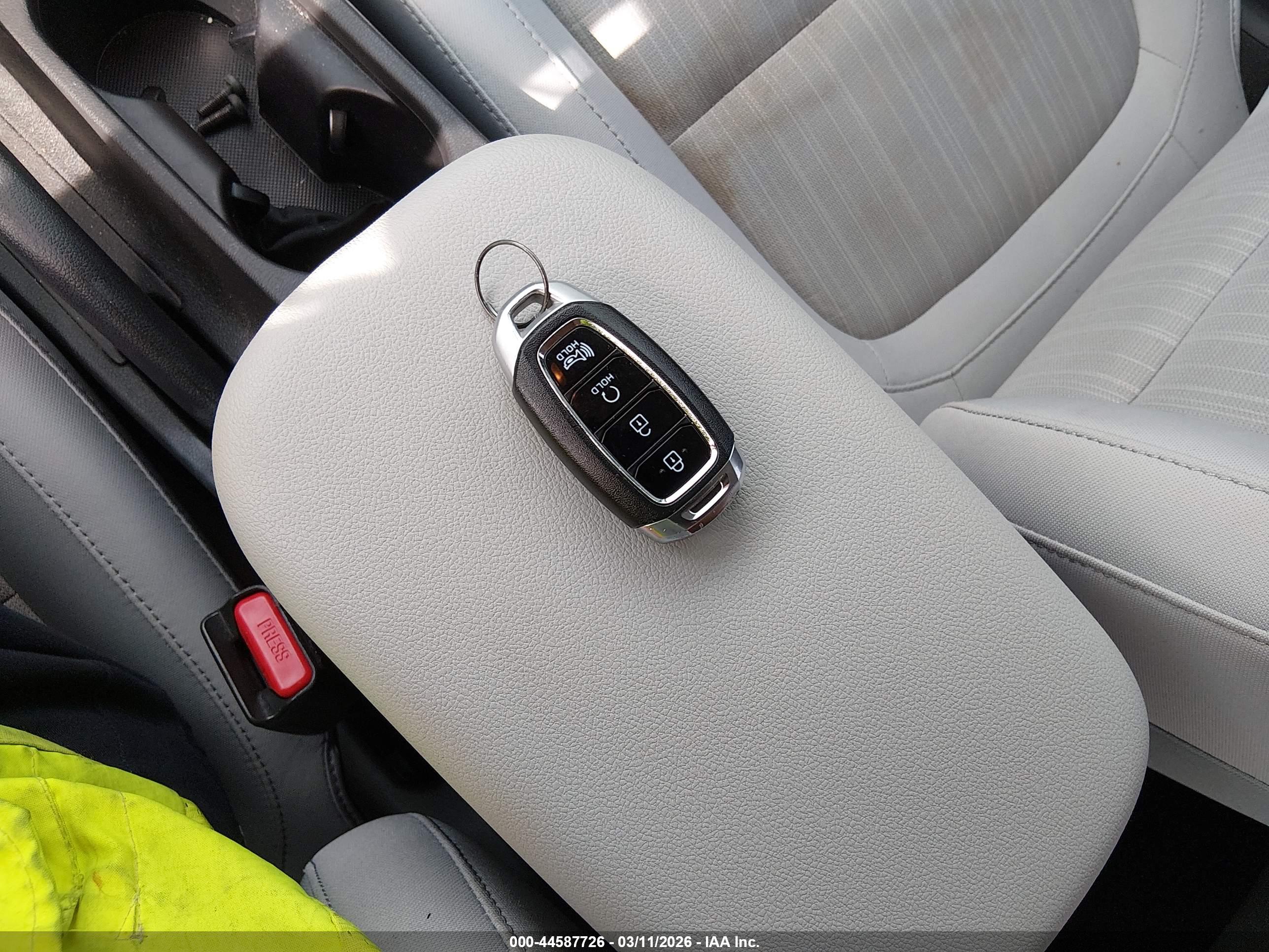 HYUNDAI KONA image 11