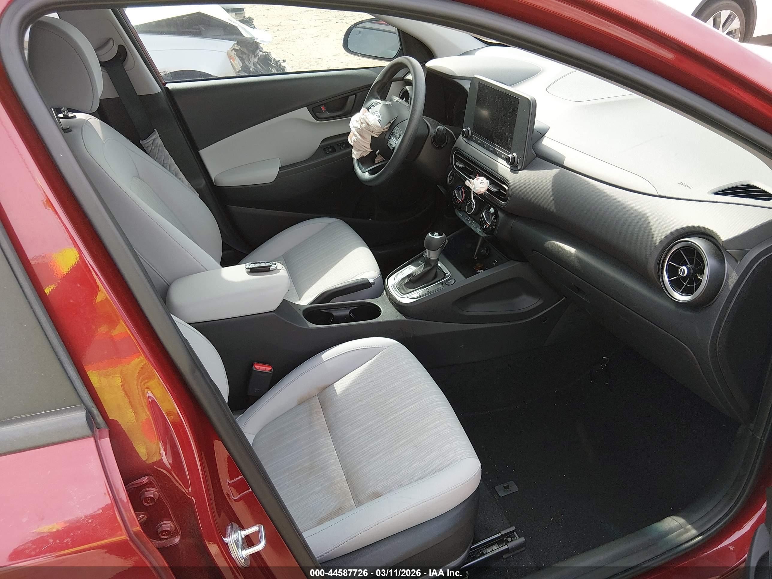 HYUNDAI KONA image 5