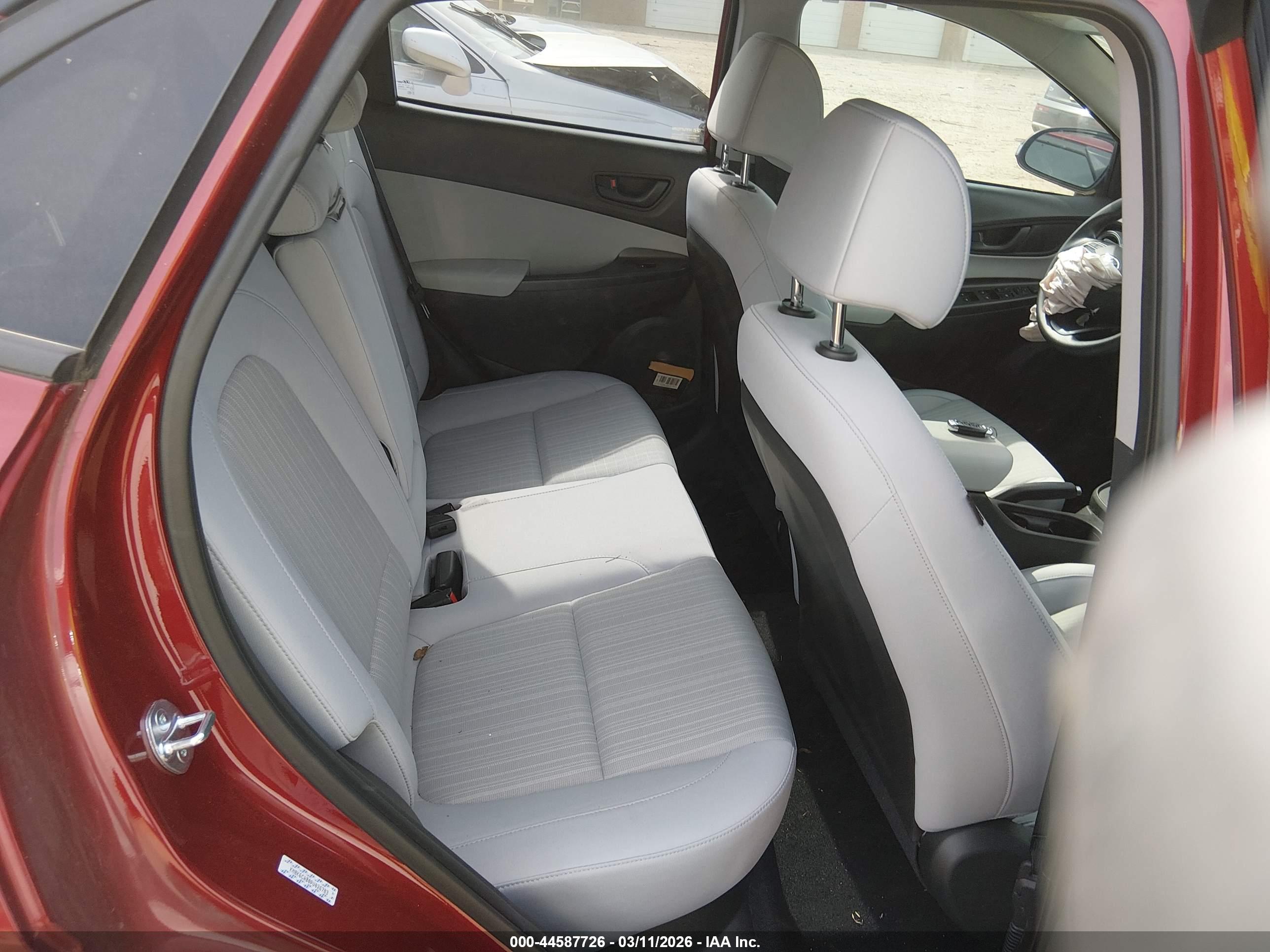 HYUNDAI KONA image 8