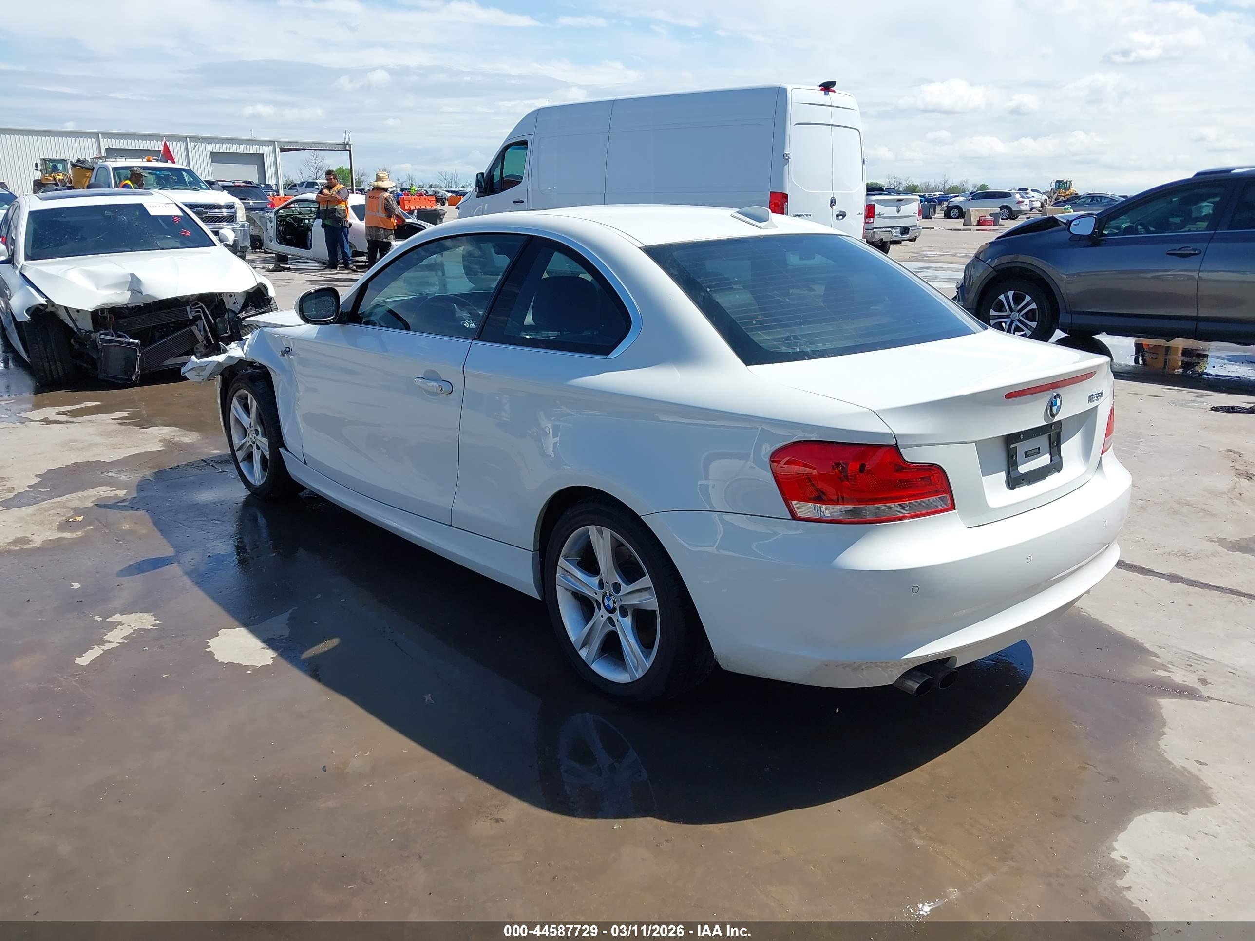 BMW 128I image 3