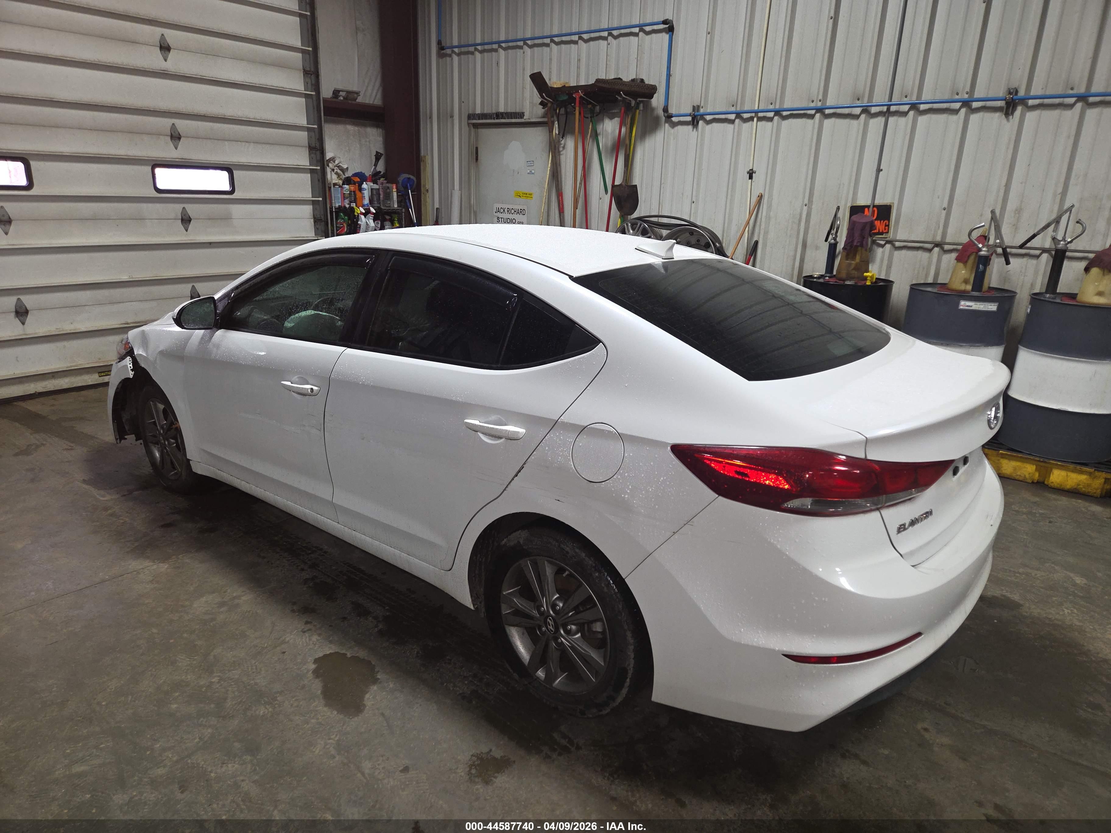HYUNDAI ELANTRA image 3