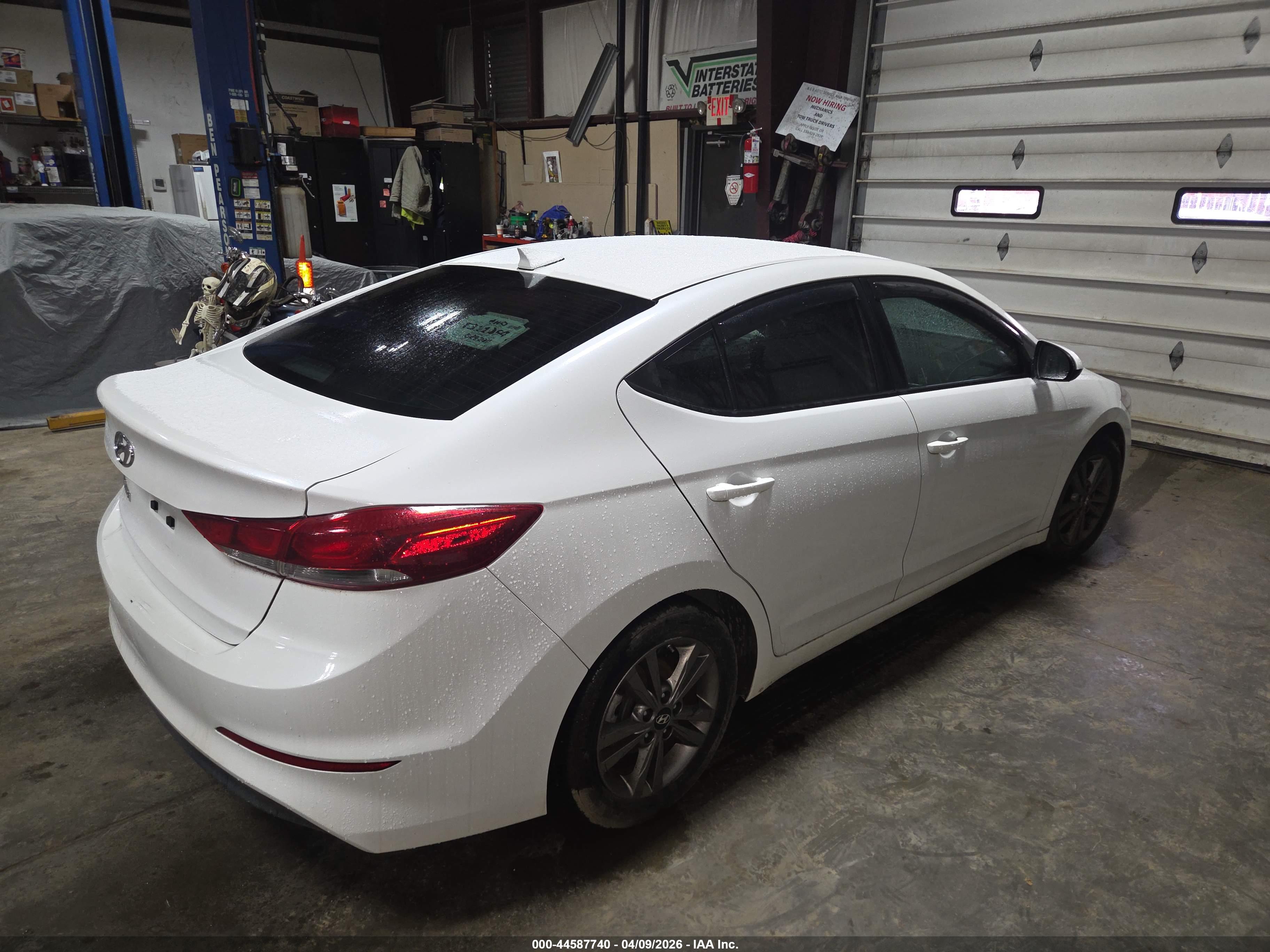HYUNDAI ELANTRA image 4