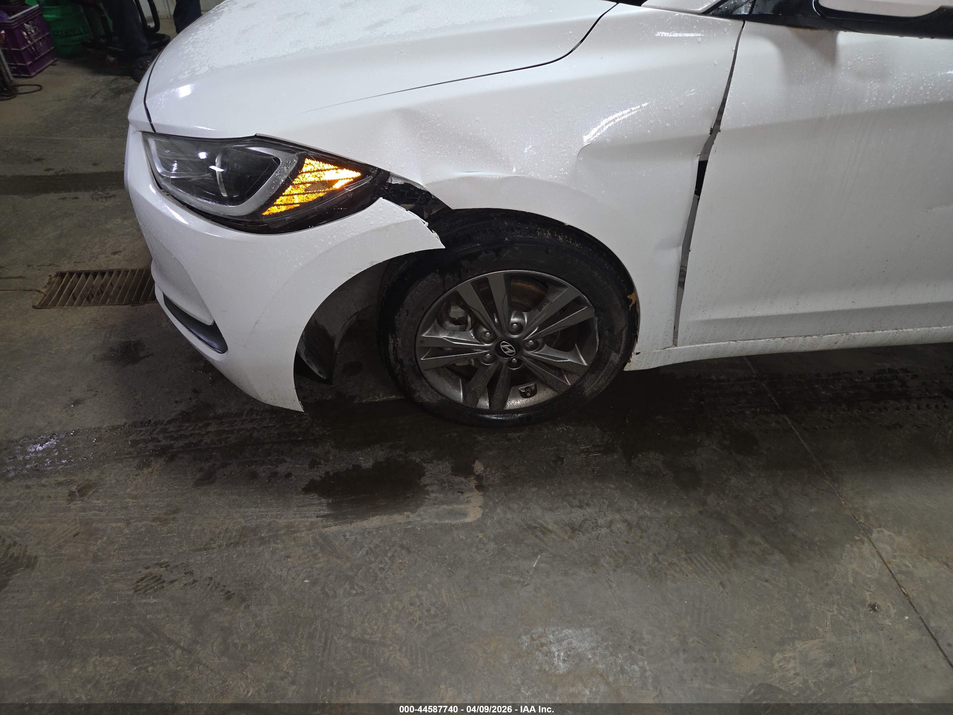 HYUNDAI ELANTRA image 6