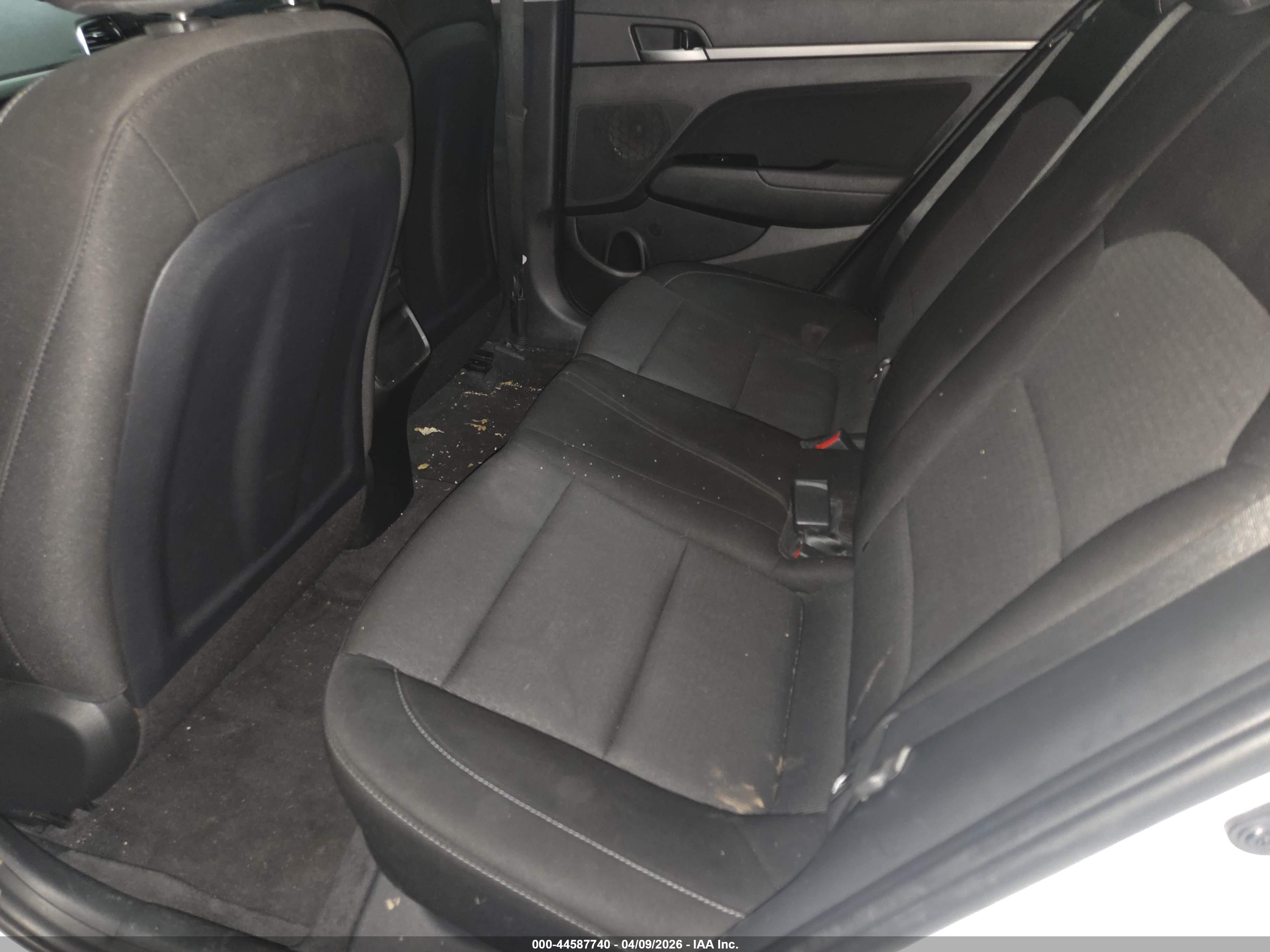 HYUNDAI ELANTRA image 8