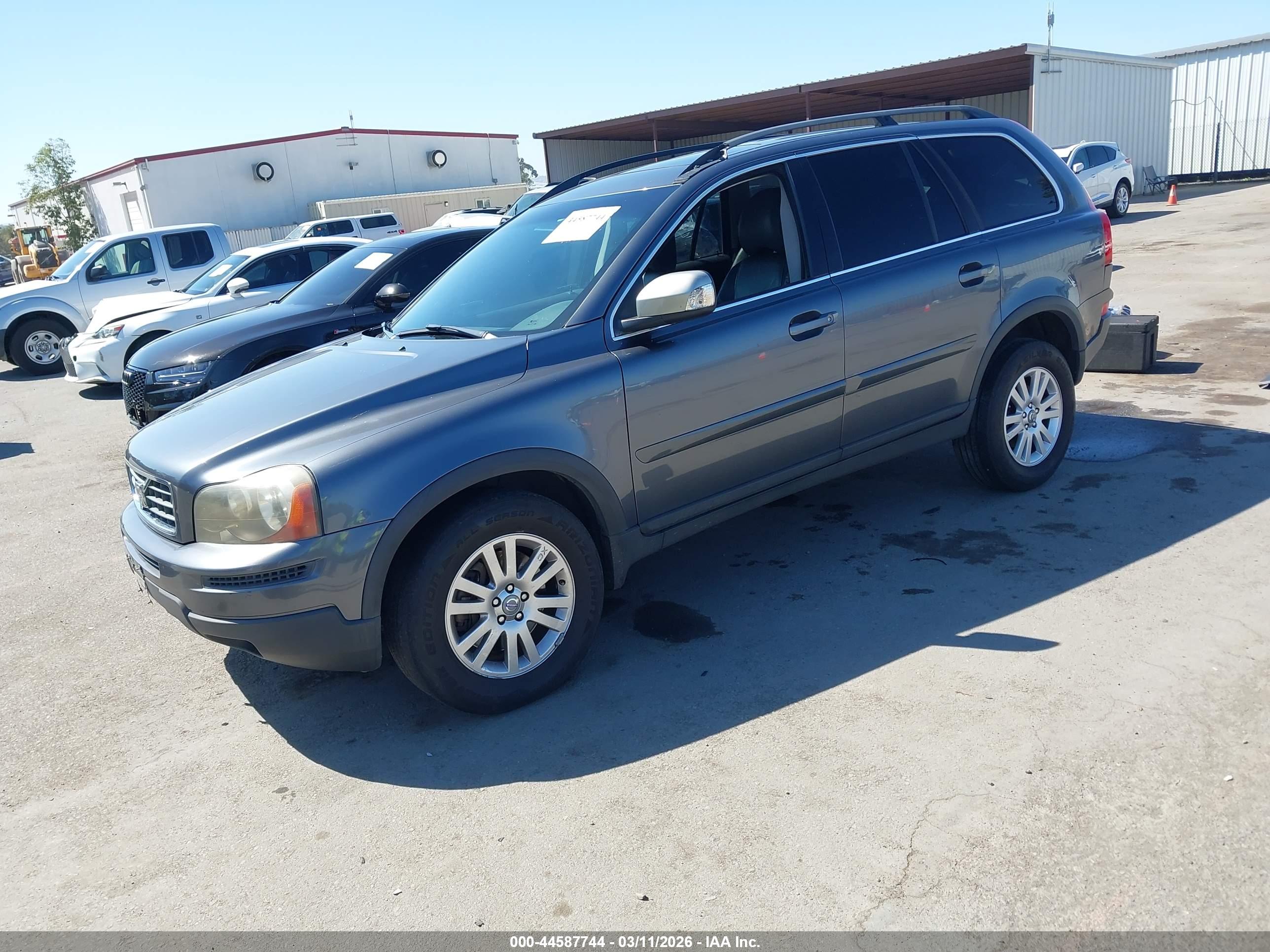 VOLVO XC90 image 2