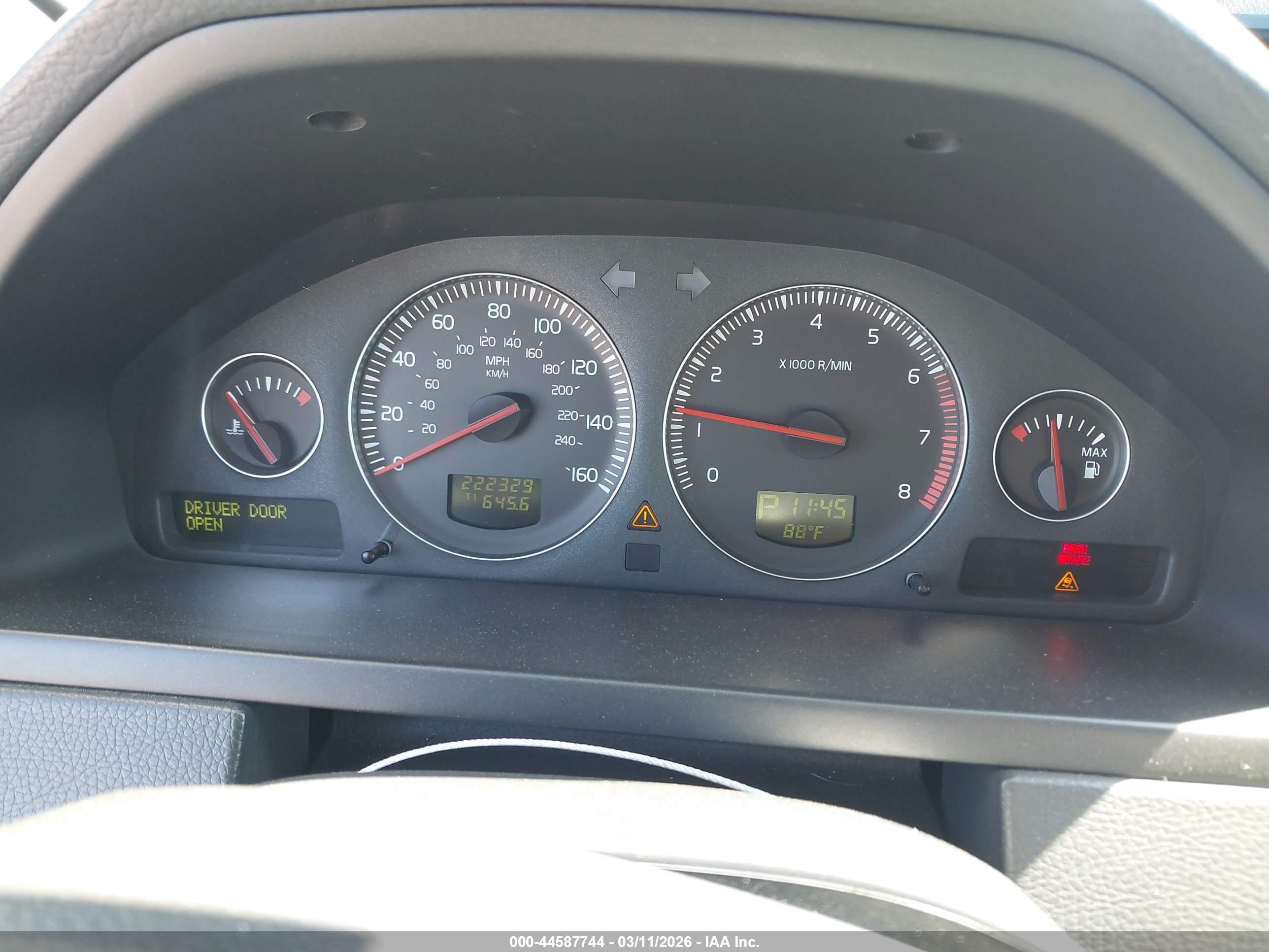 VOLVO XC90 image 7
