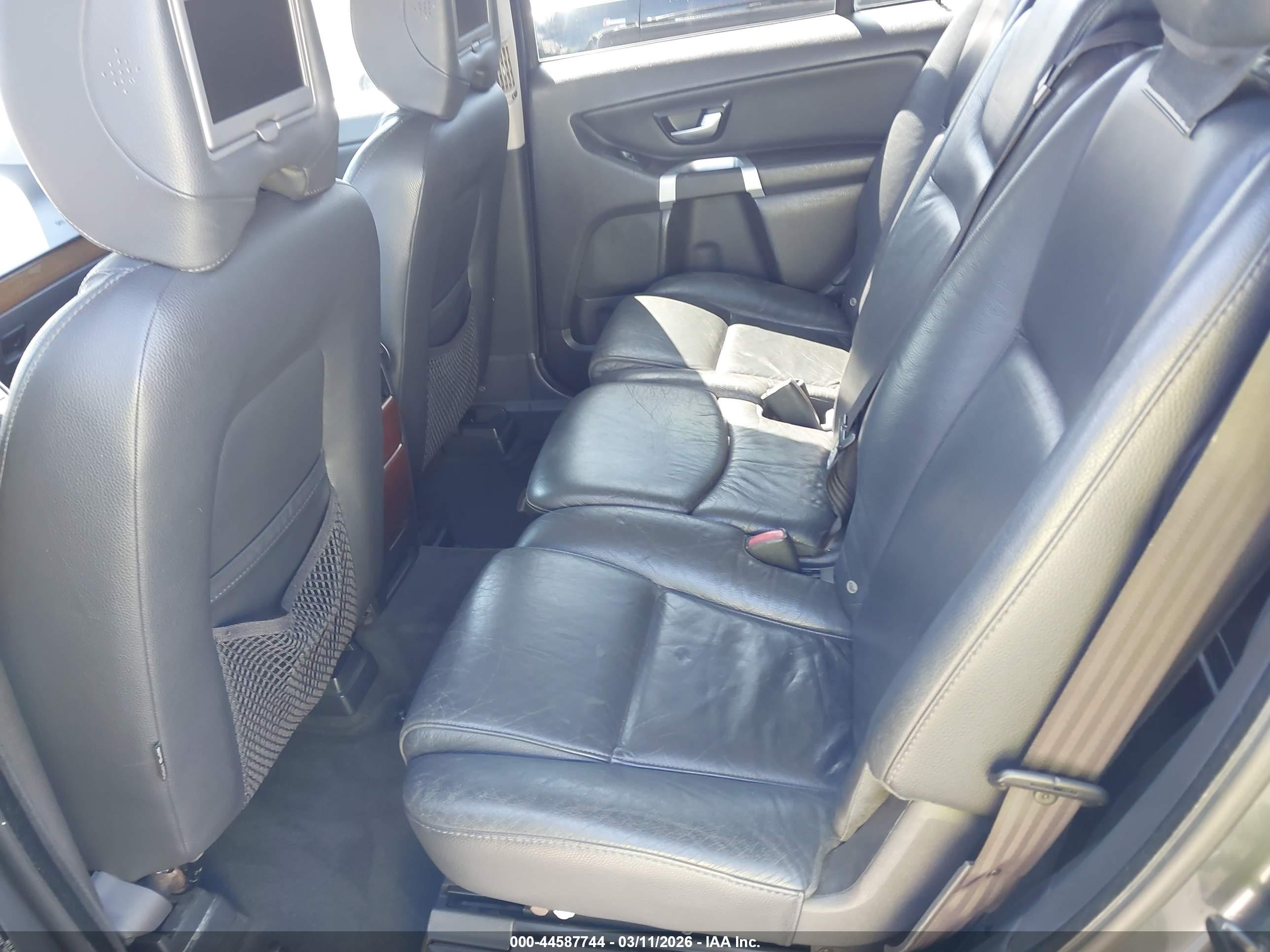 VOLVO XC90 image 8