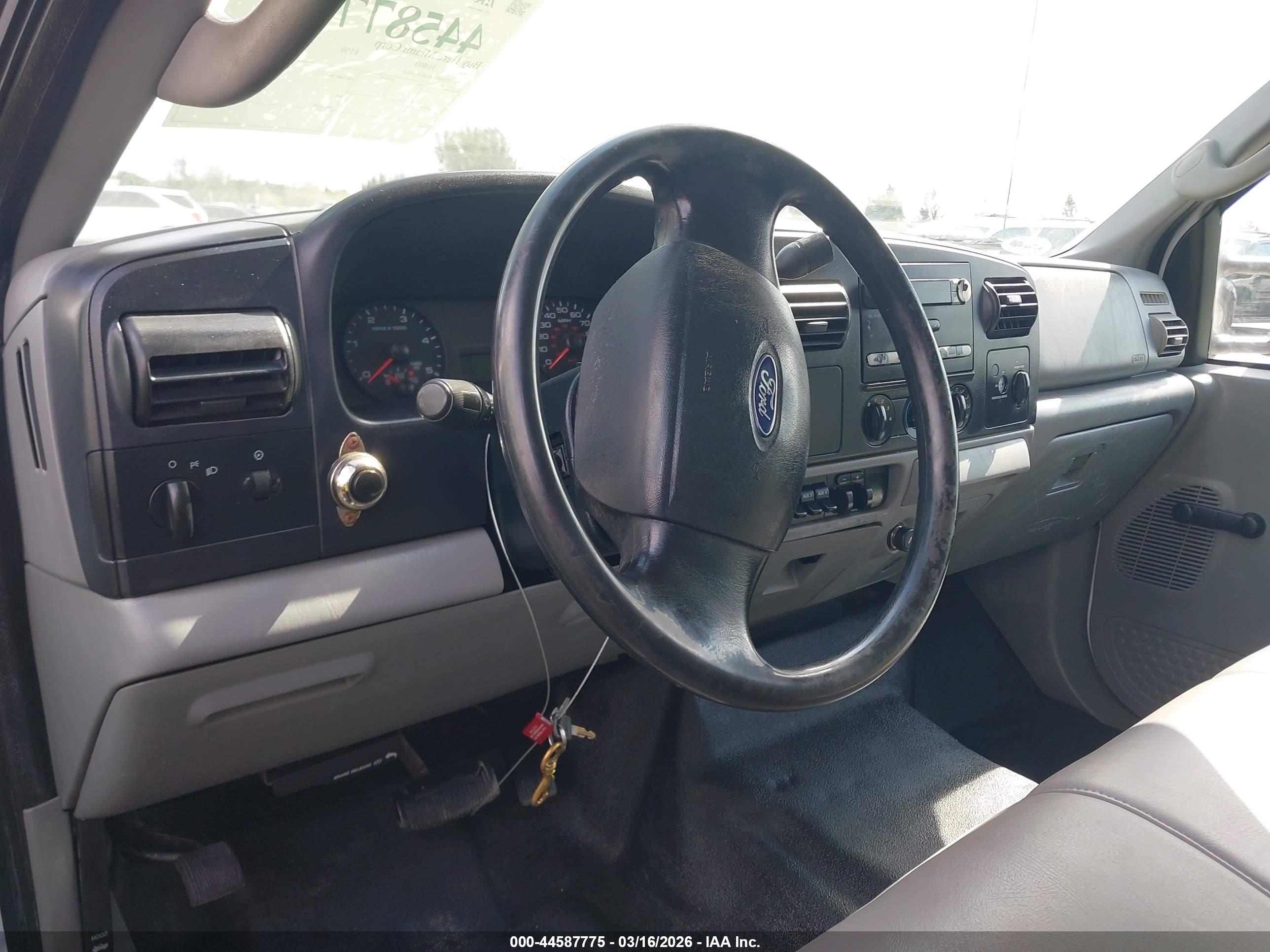 FORD F-550 image 7