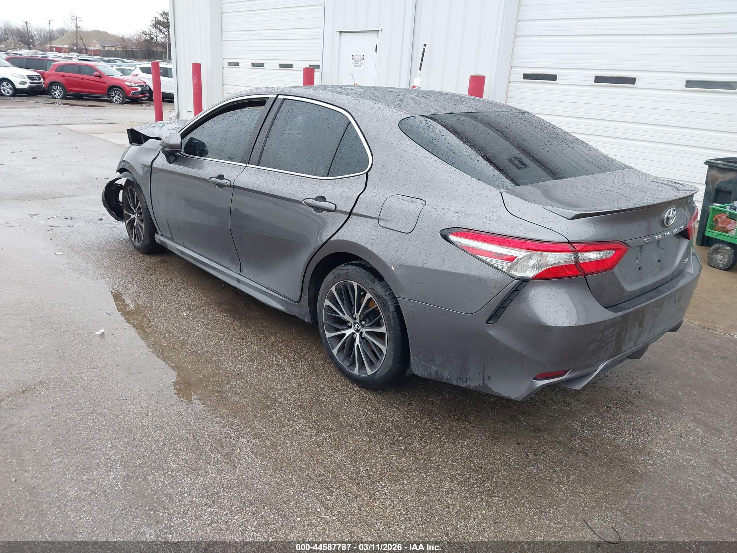 TOYOTA CAMRY image 3