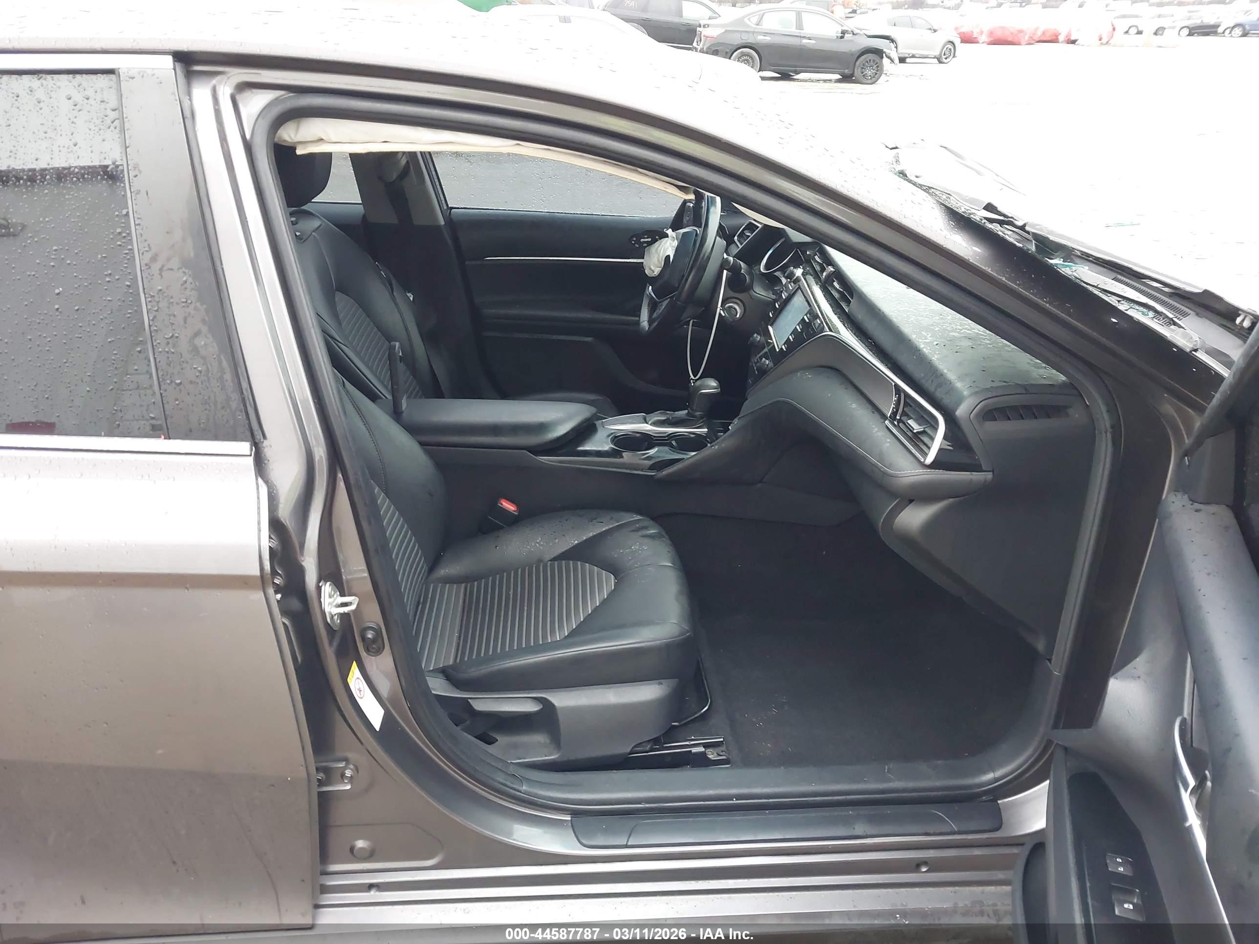 TOYOTA CAMRY image 5