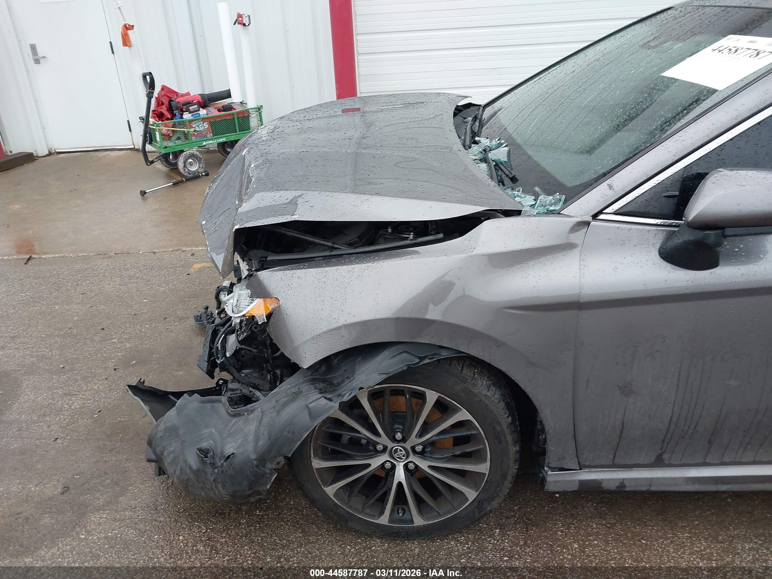 TOYOTA CAMRY image 6