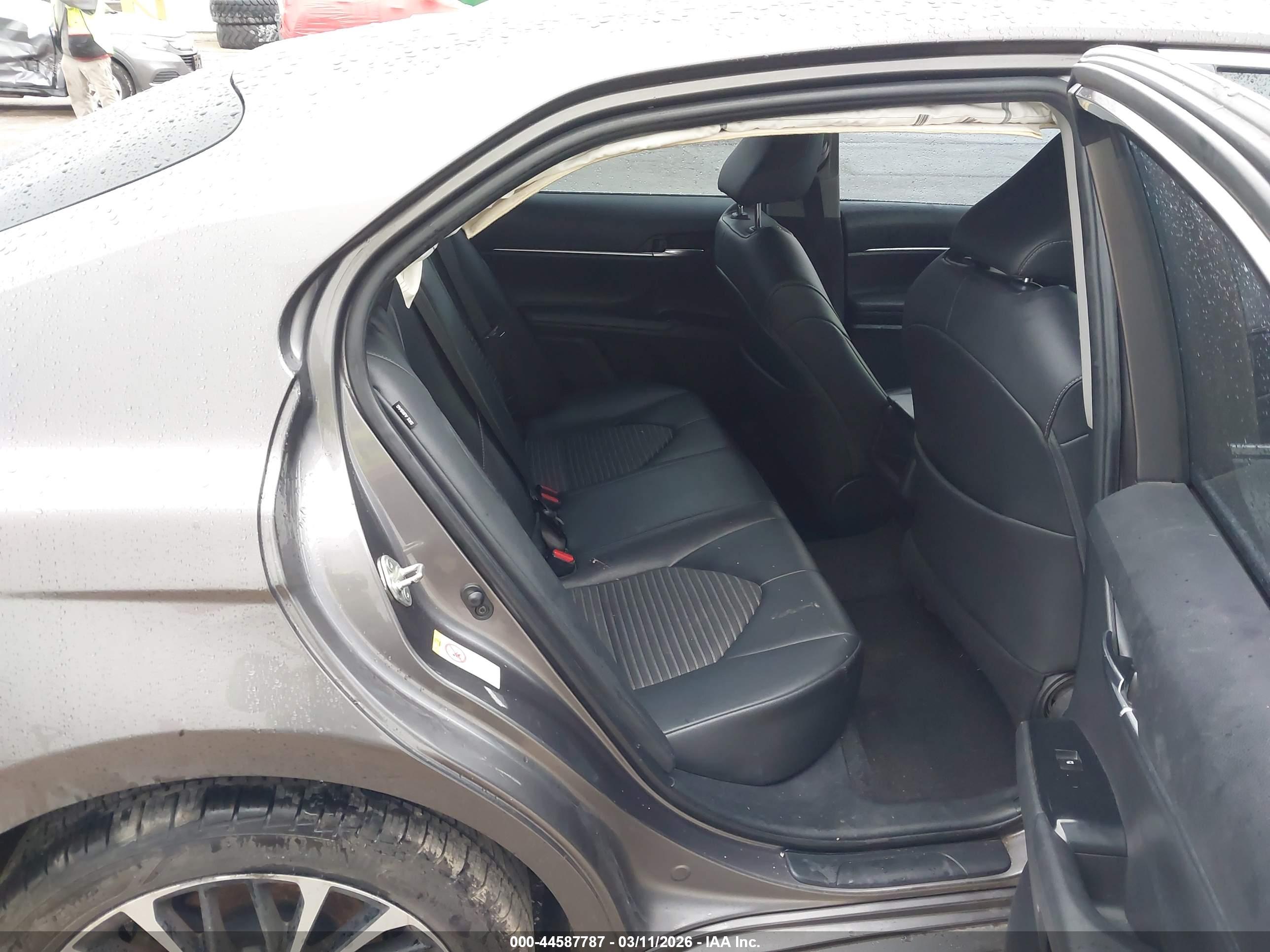 TOYOTA CAMRY image 8