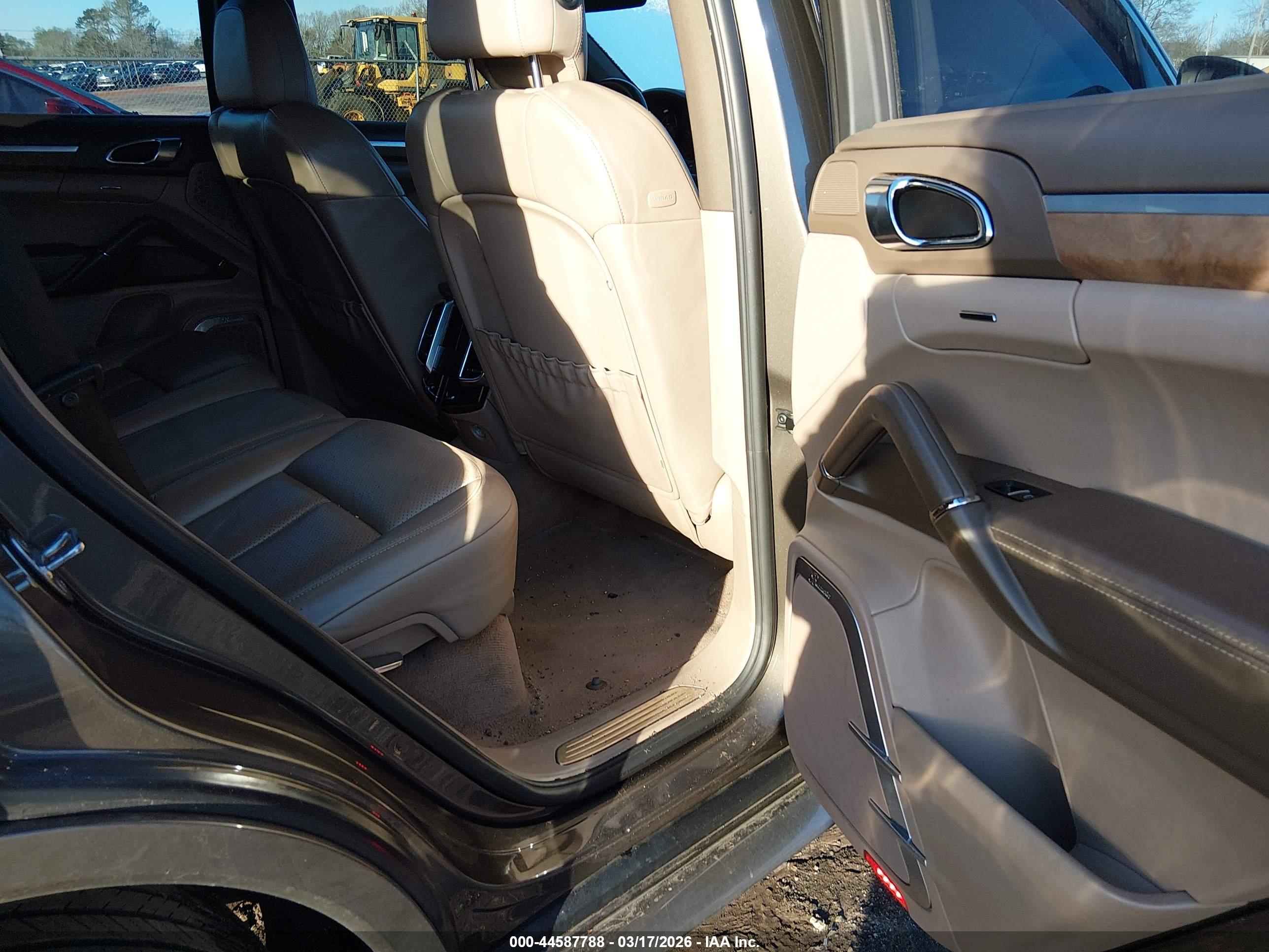PORSCHE CAYENNE image 8