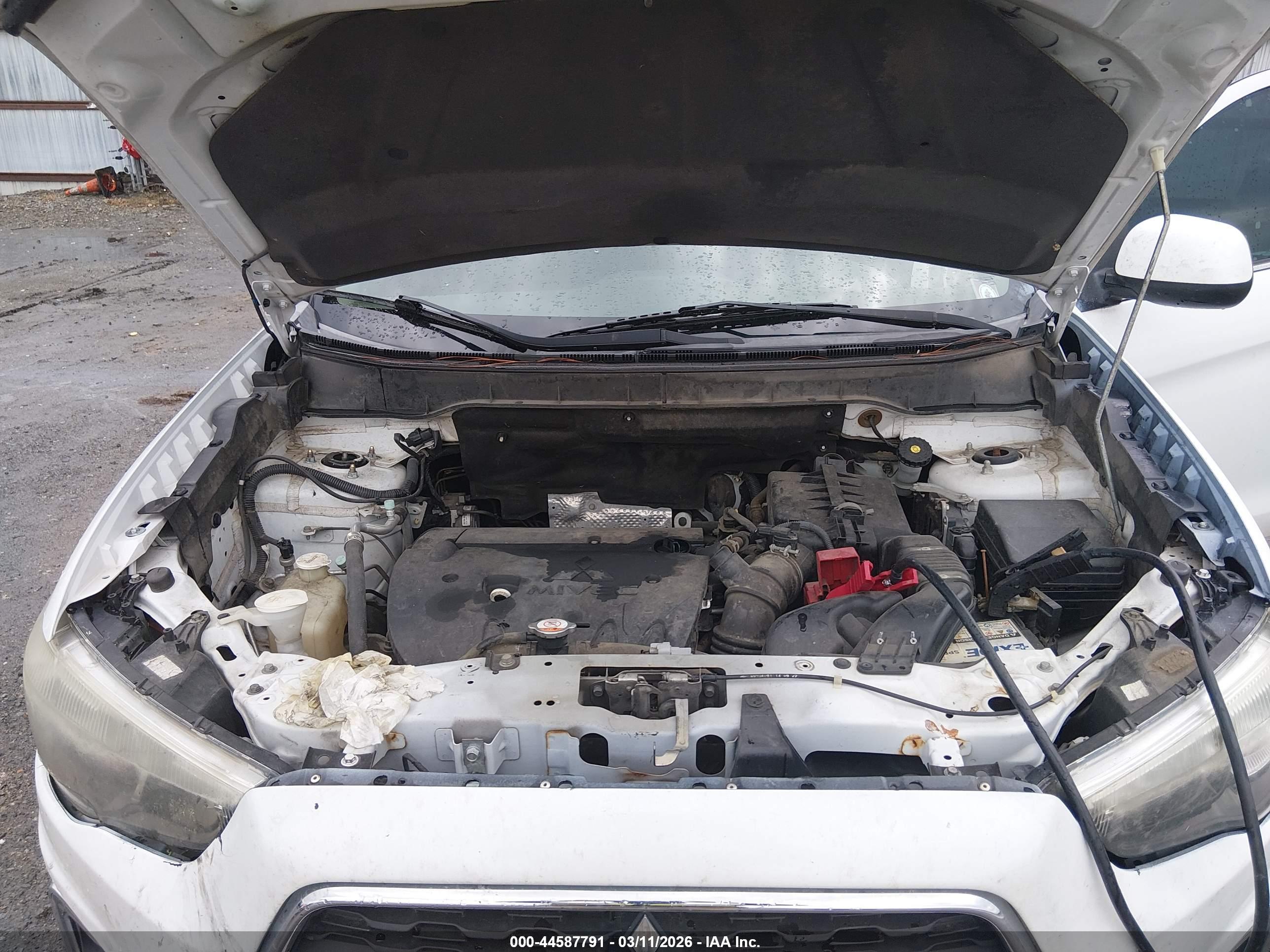 MITSUBISHI OUTLANDER image 10
