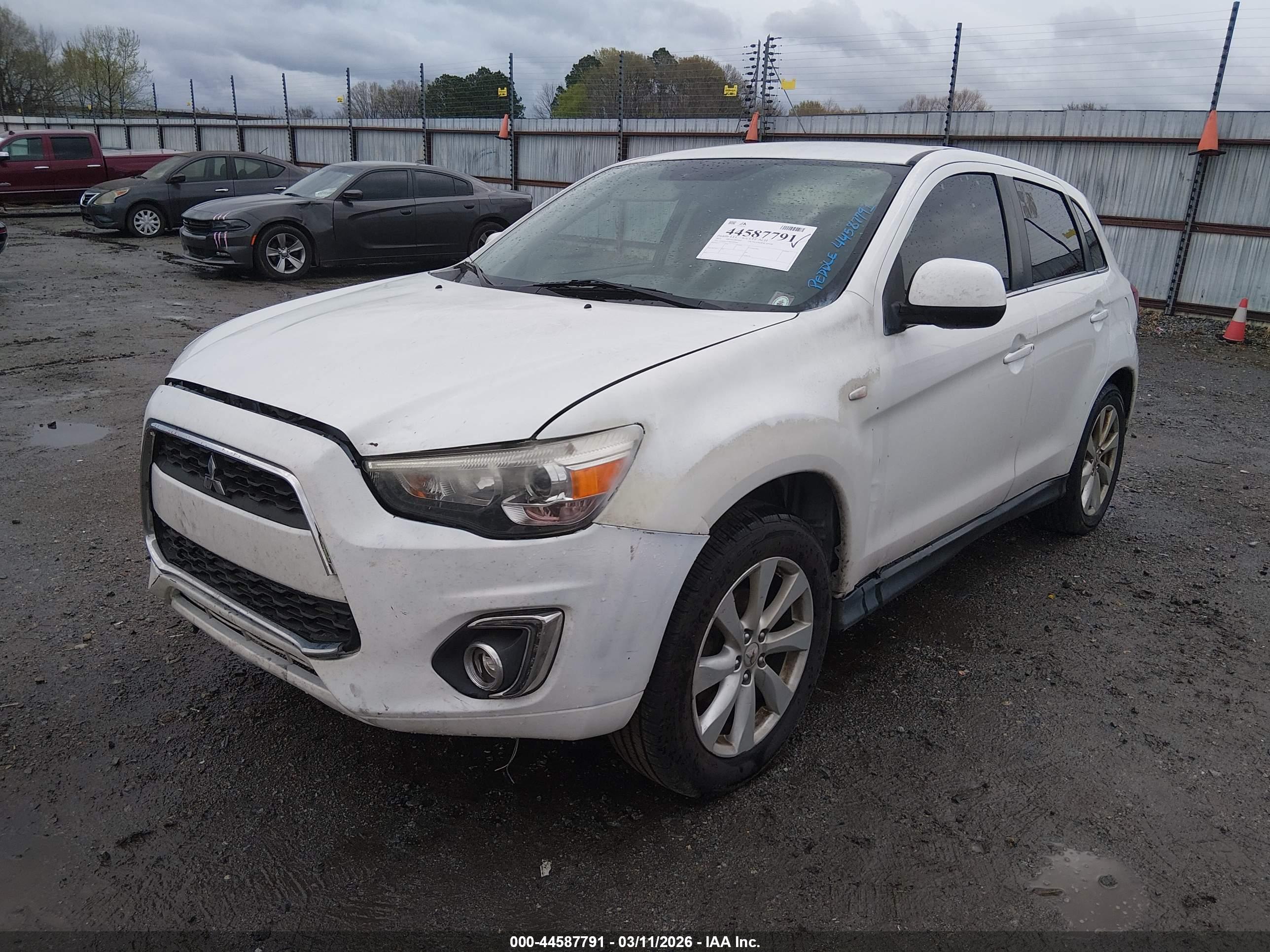 MITSUBISHI OUTLANDER image 2