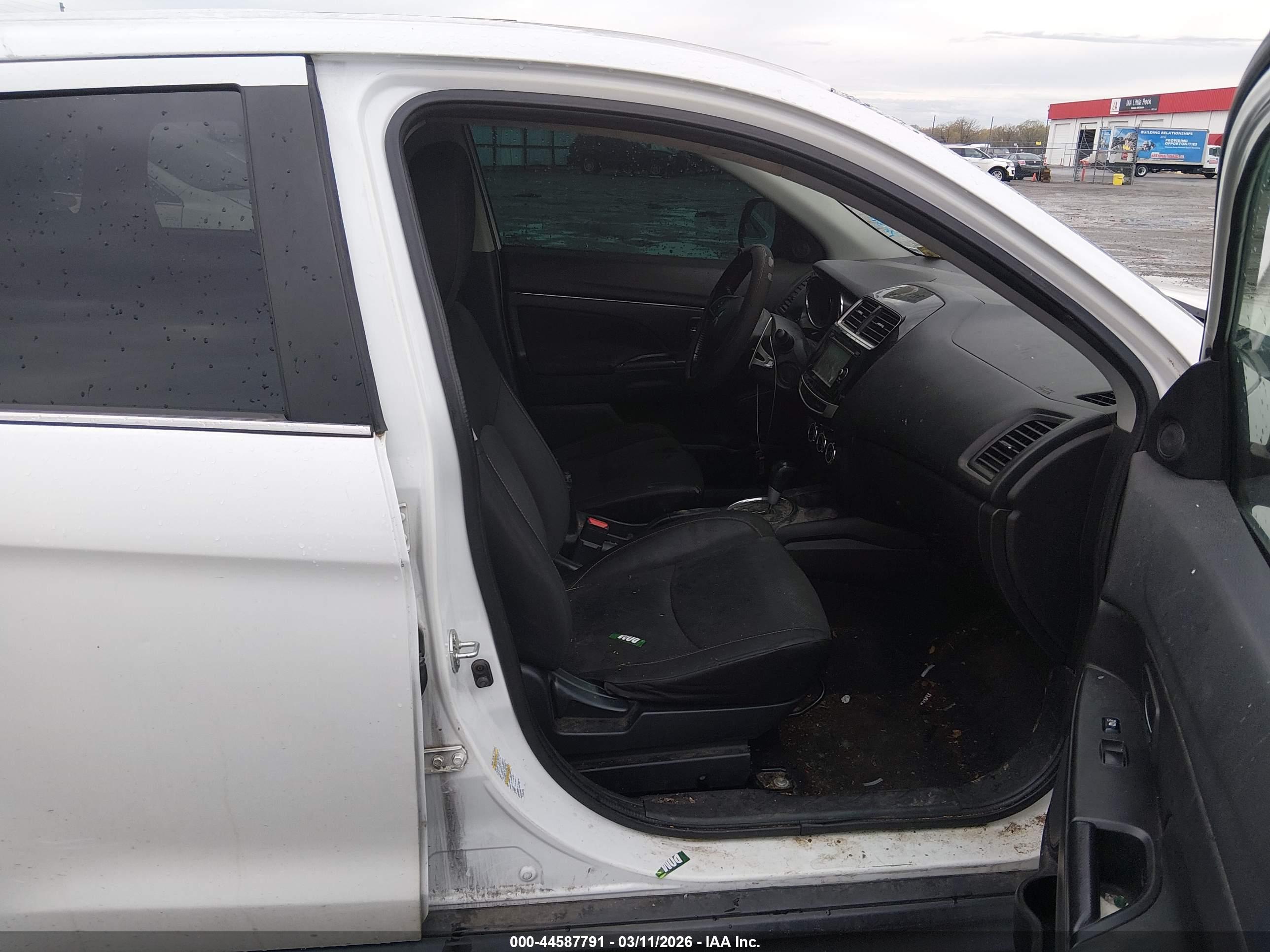 MITSUBISHI OUTLANDER image 5