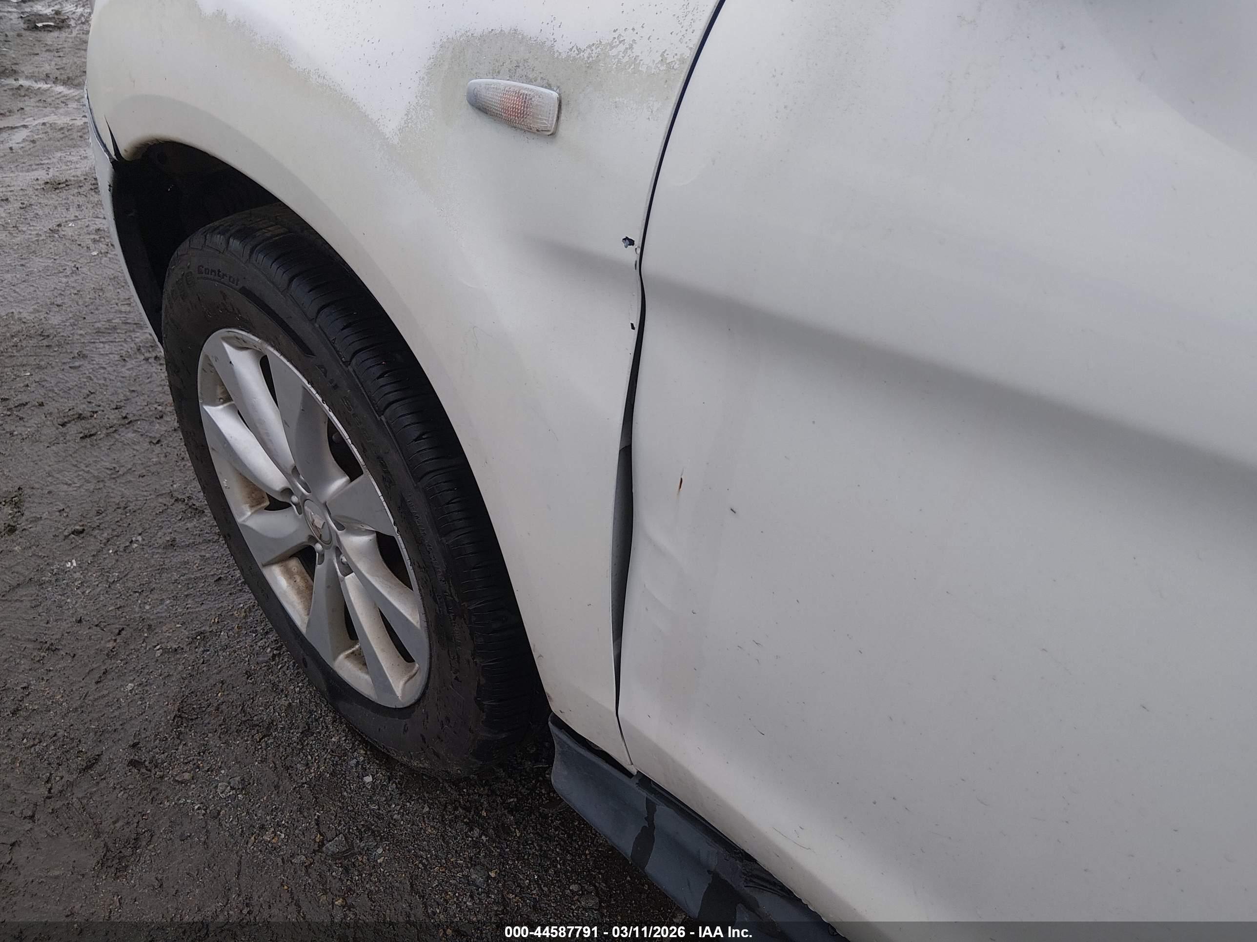 MITSUBISHI OUTLANDER image 6