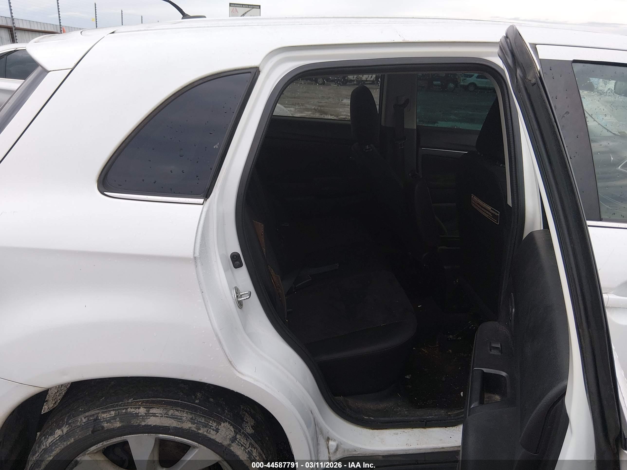 MITSUBISHI OUTLANDER image 8