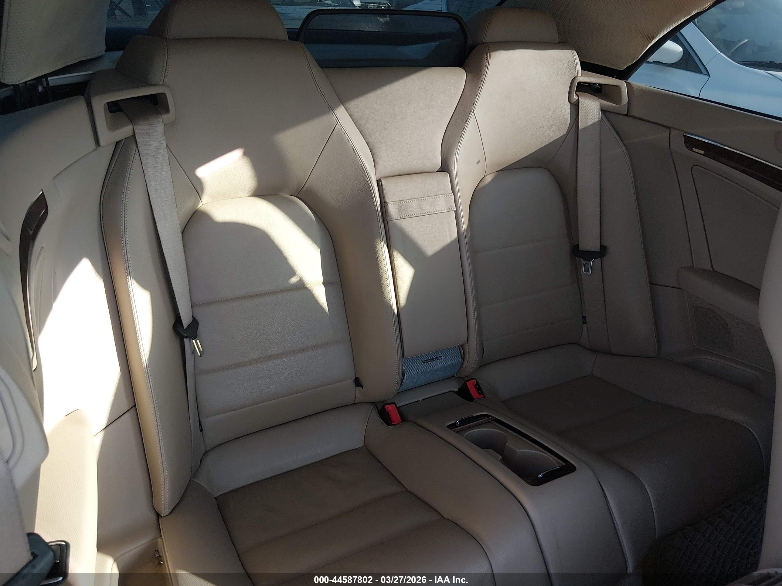 MERCEDES-BENZ E image 8