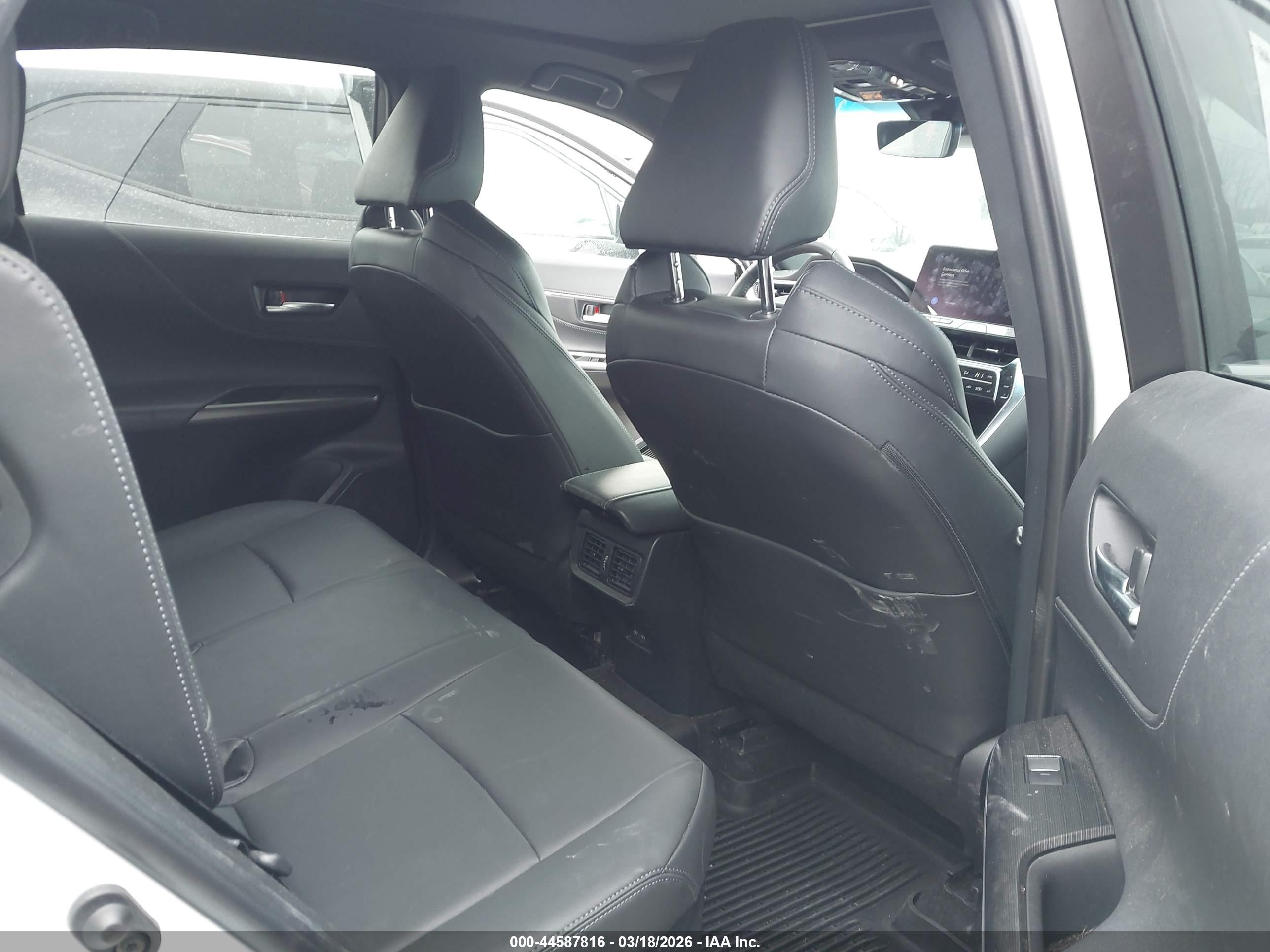 TOYOTA VENZA image 8