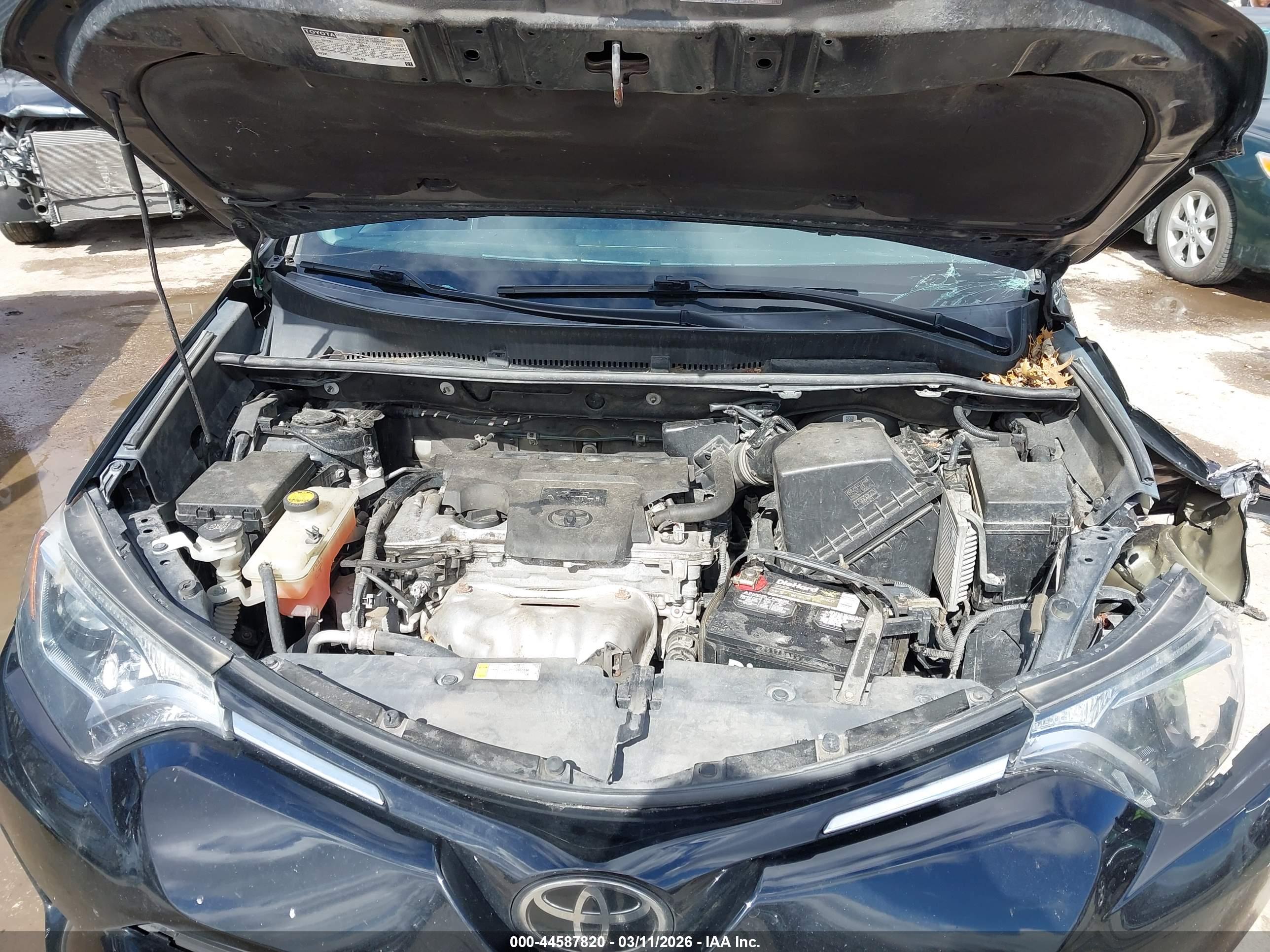 TOYOTA RAV4 image 10