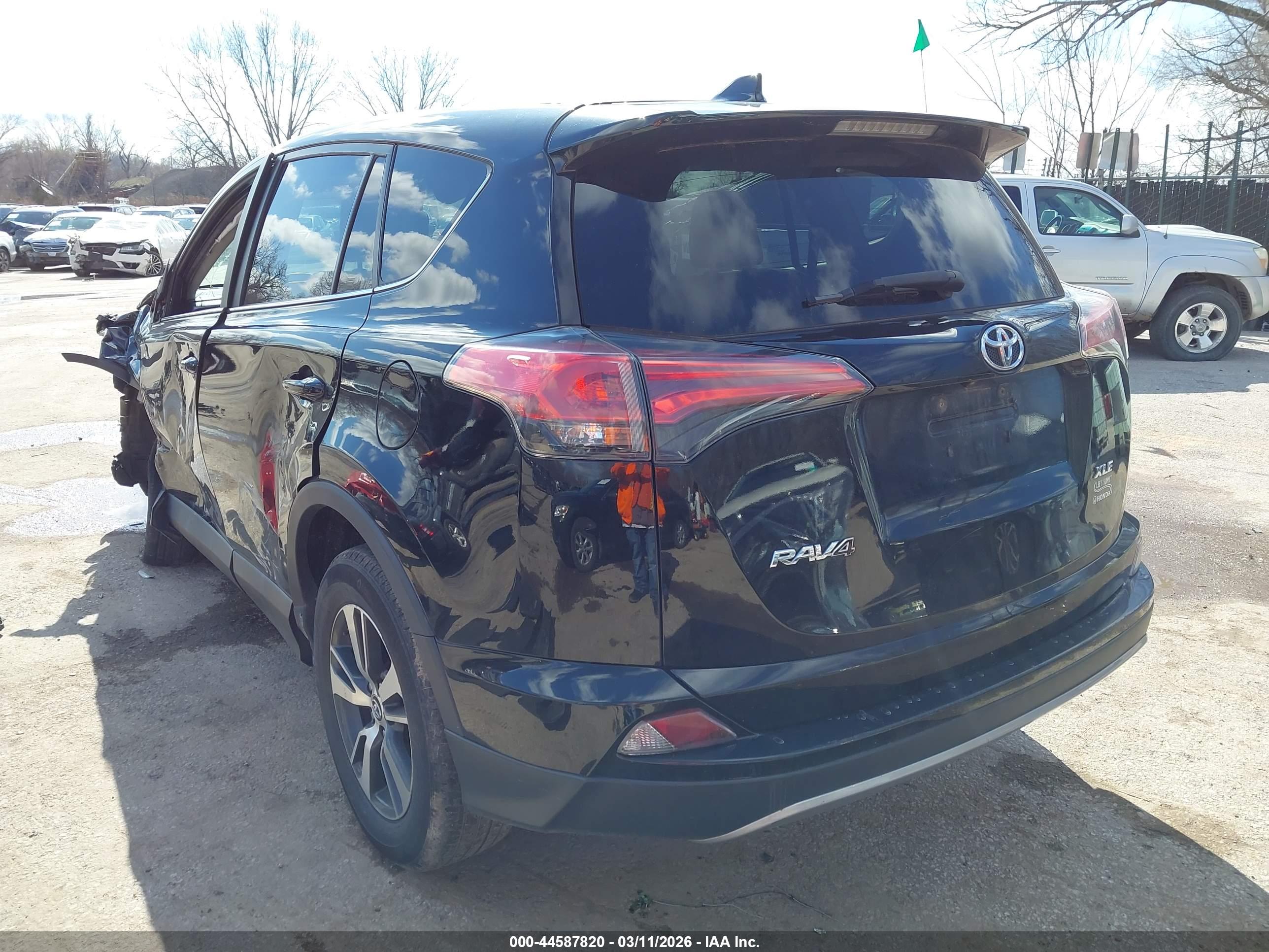 TOYOTA RAV4 image 3