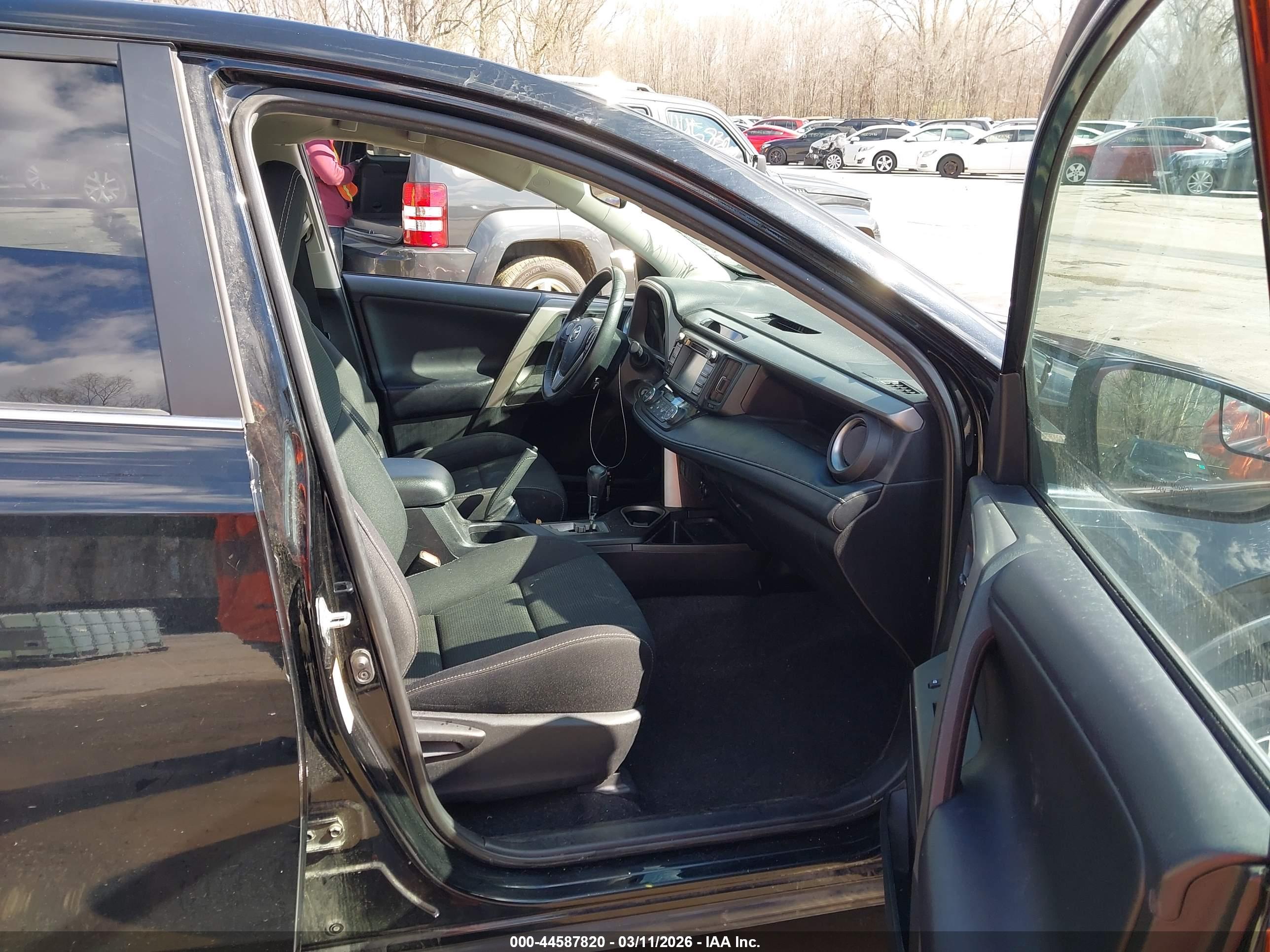 TOYOTA RAV4 image 5
