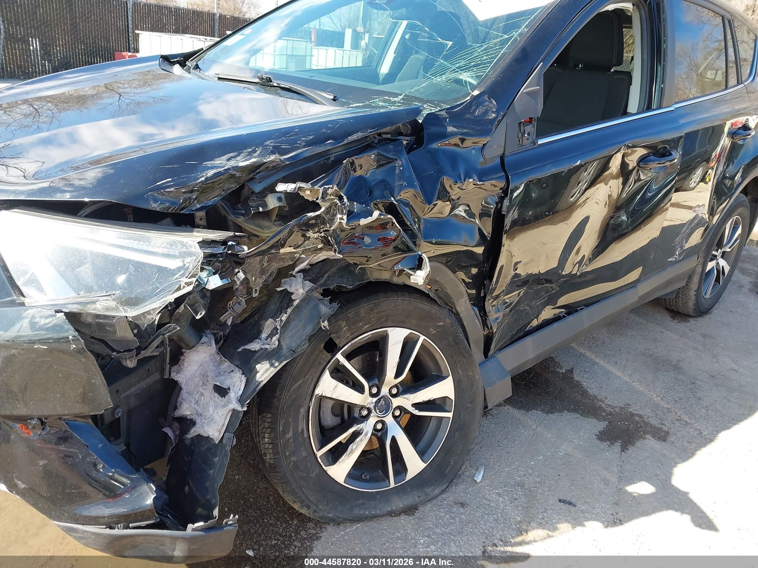 TOYOTA RAV4 image 6