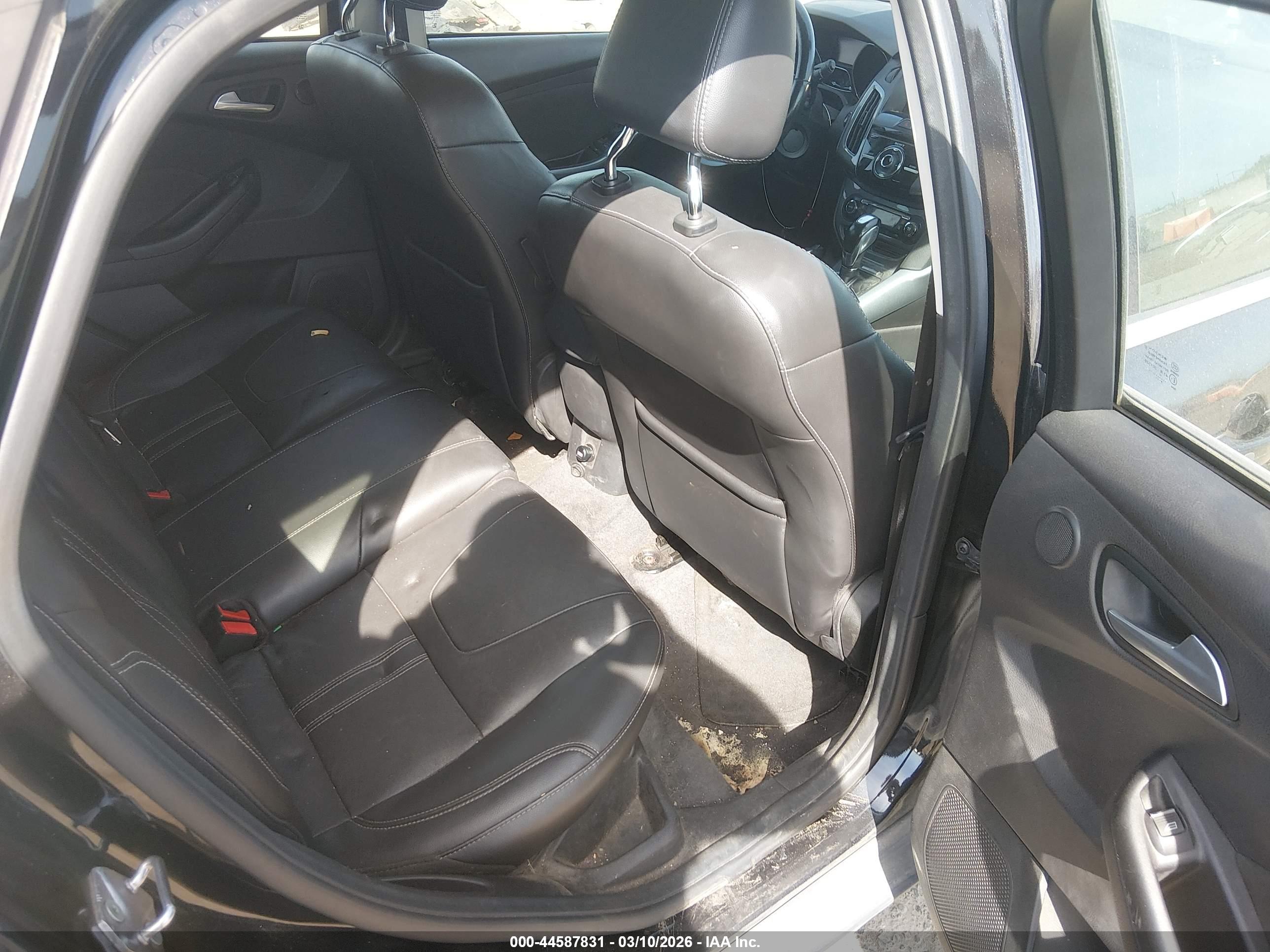 FORD FOCUS image 8