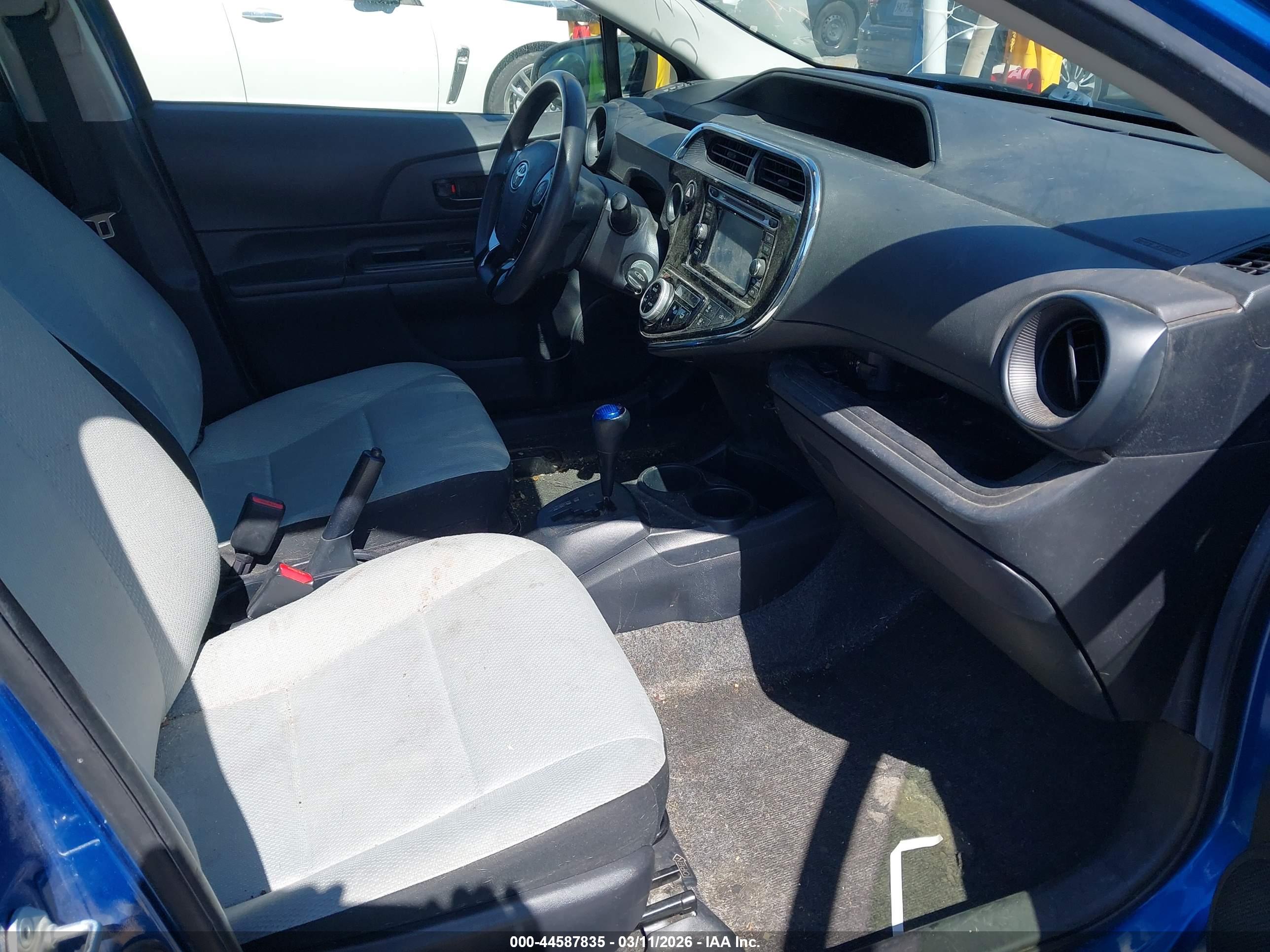 TOYOTA PRIUS image 5
