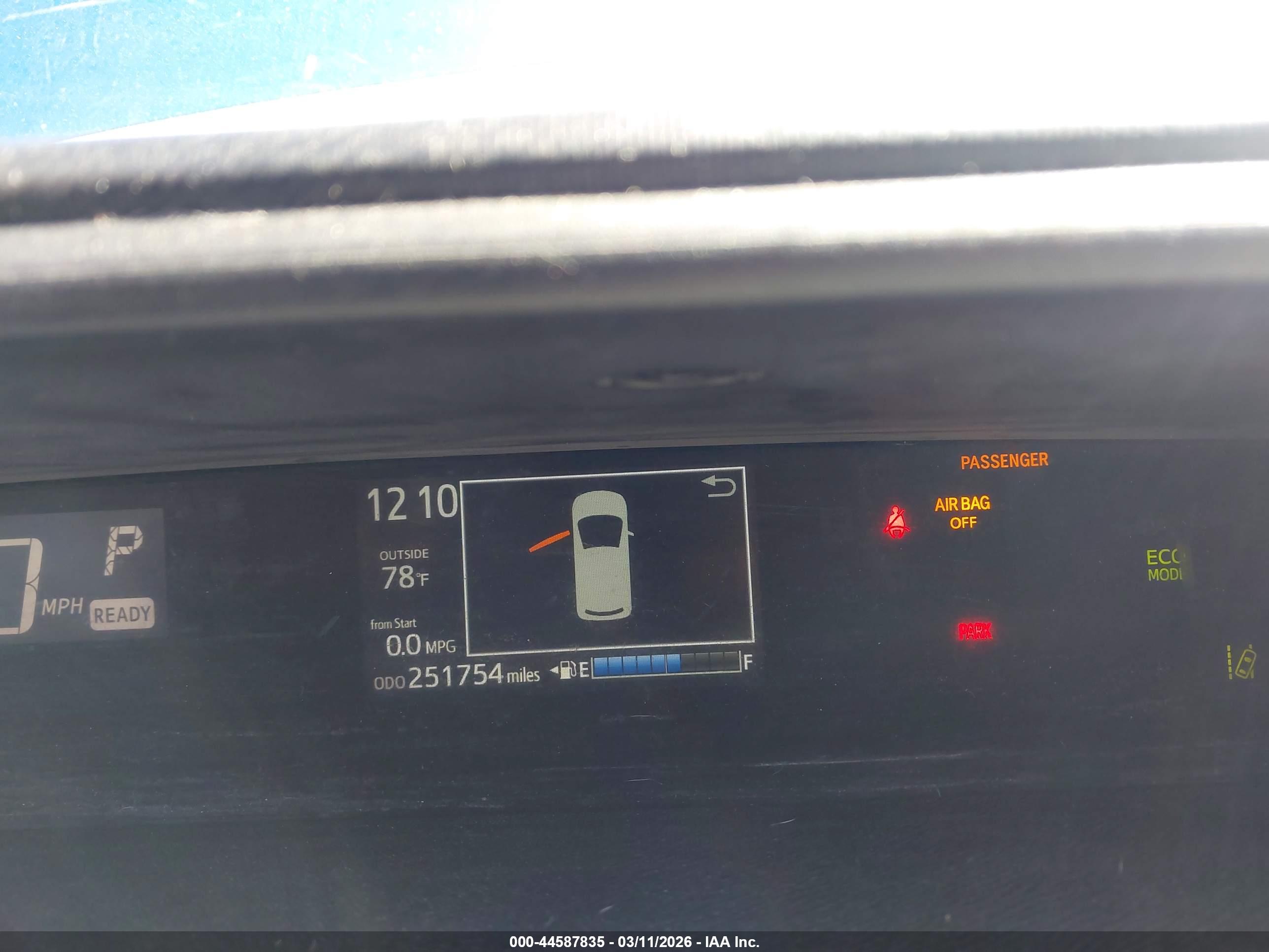 TOYOTA PRIUS image 7