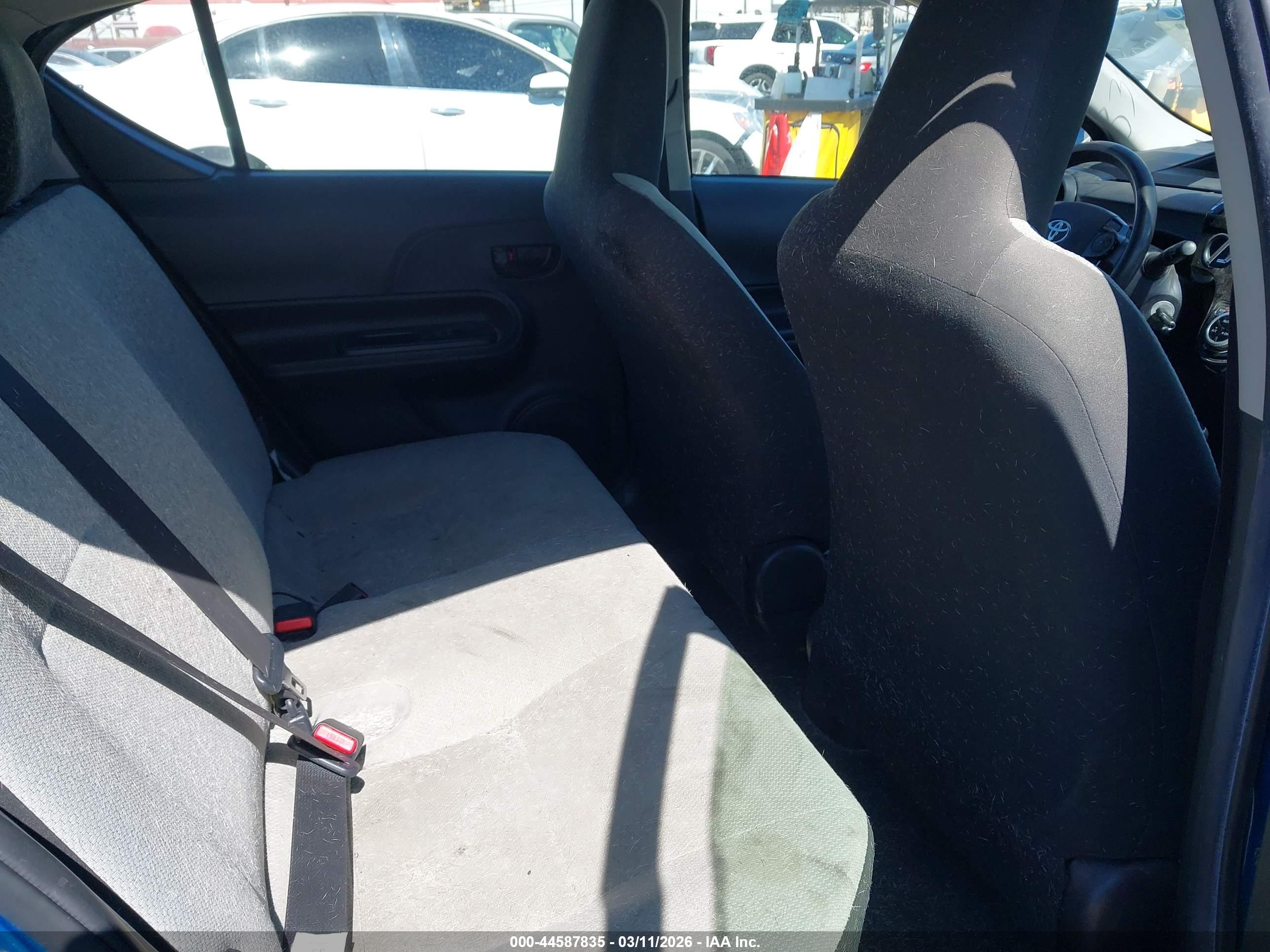 TOYOTA PRIUS image 8
