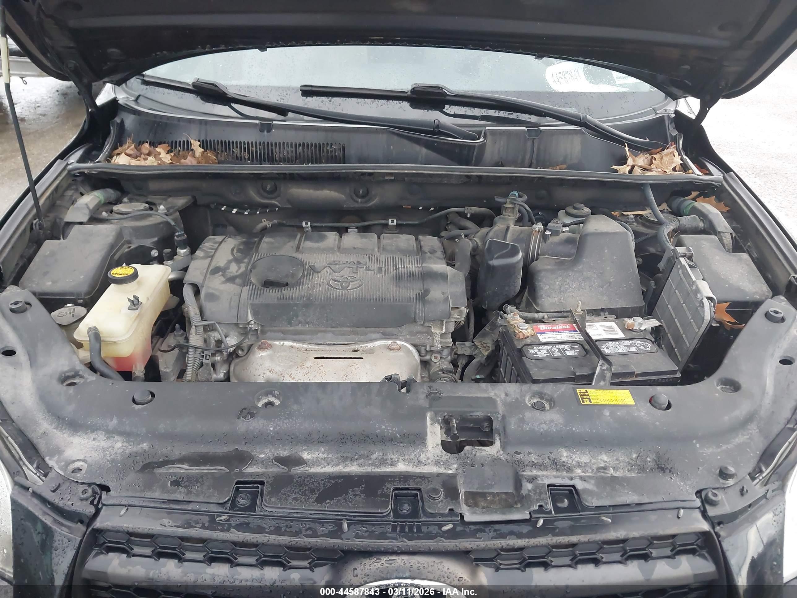 TOYOTA RAV4 image 10