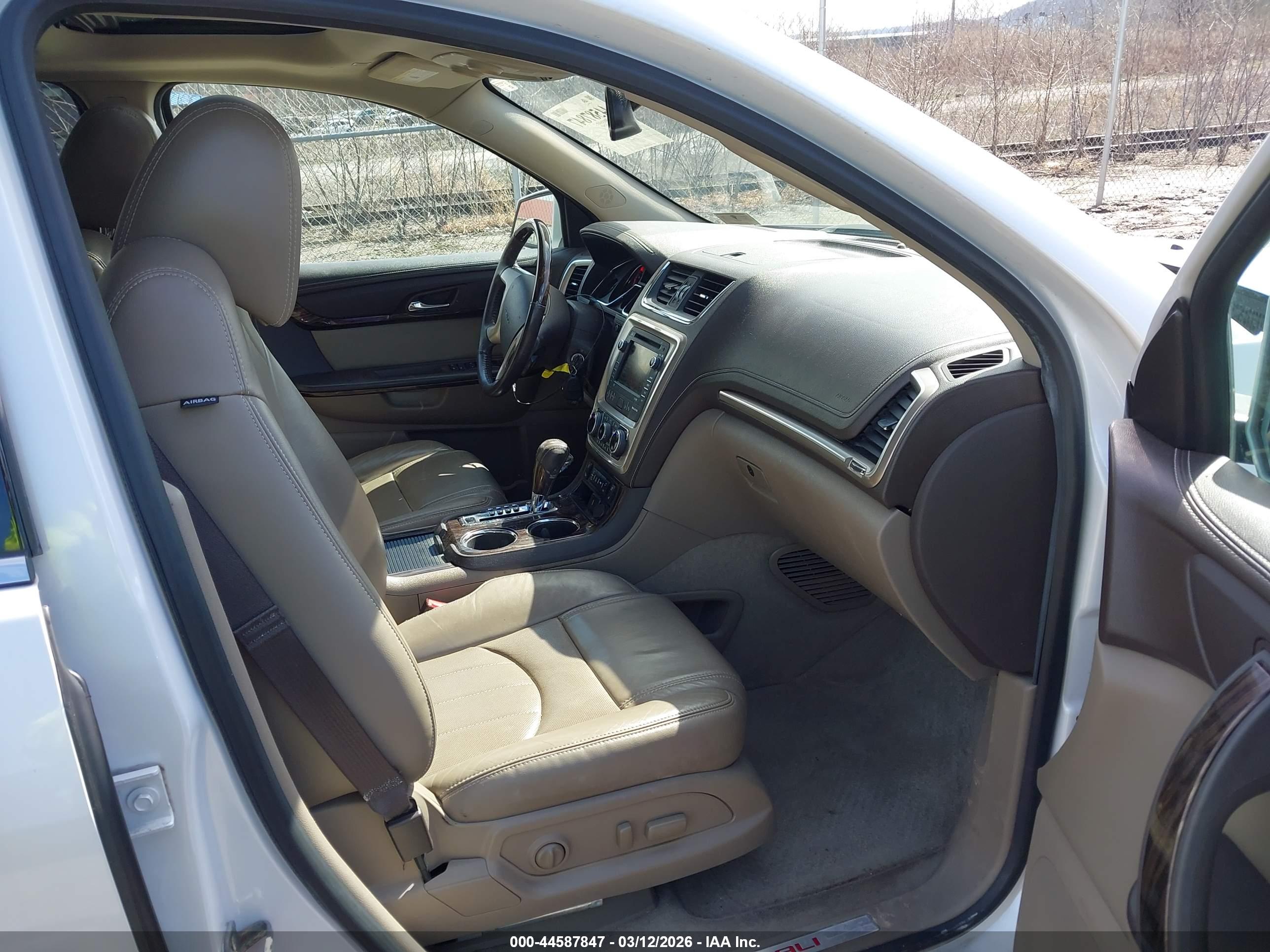 GMC ACADIA image 5