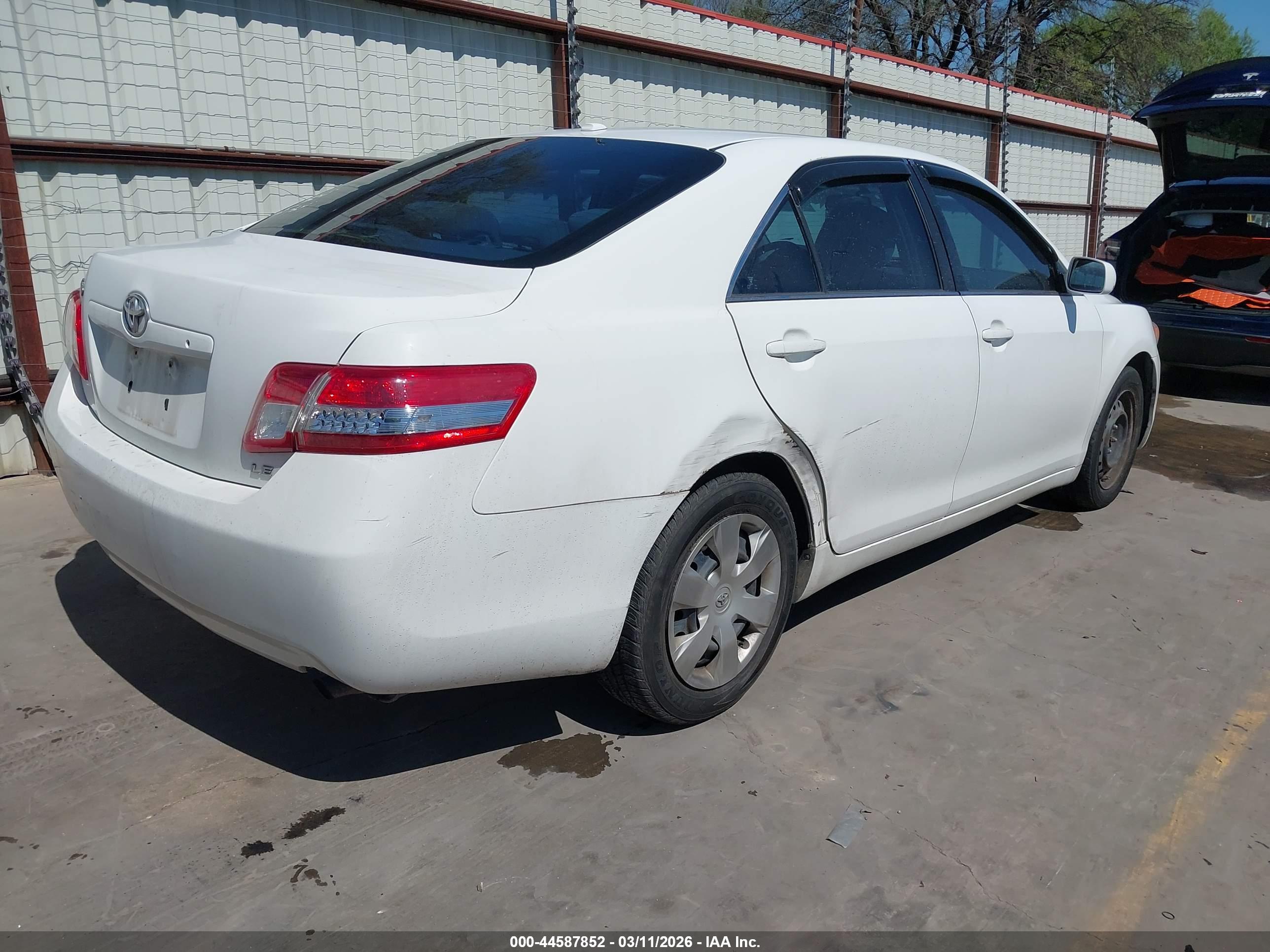 TOYOTA CAMRY image 4