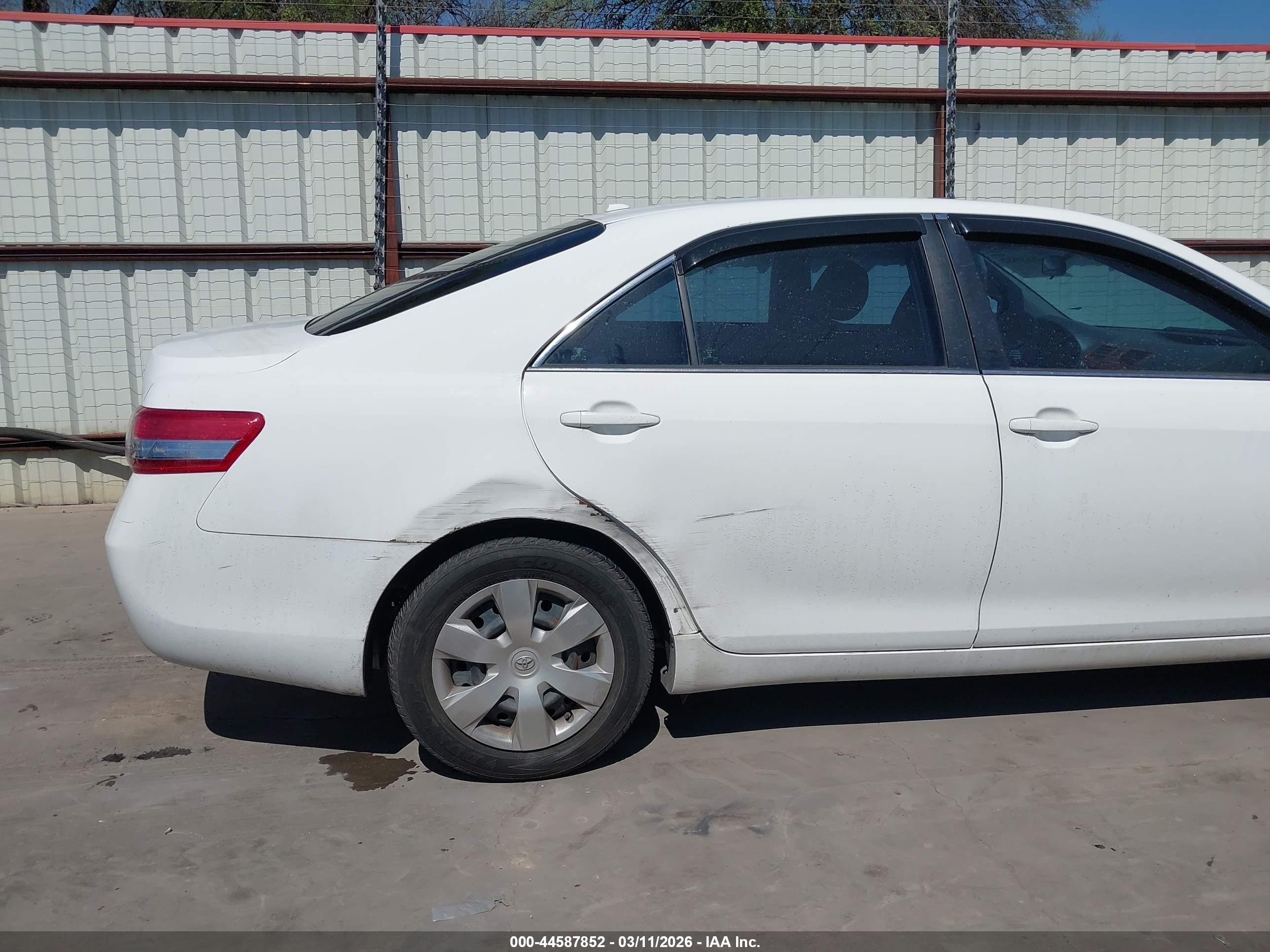 TOYOTA CAMRY image 6