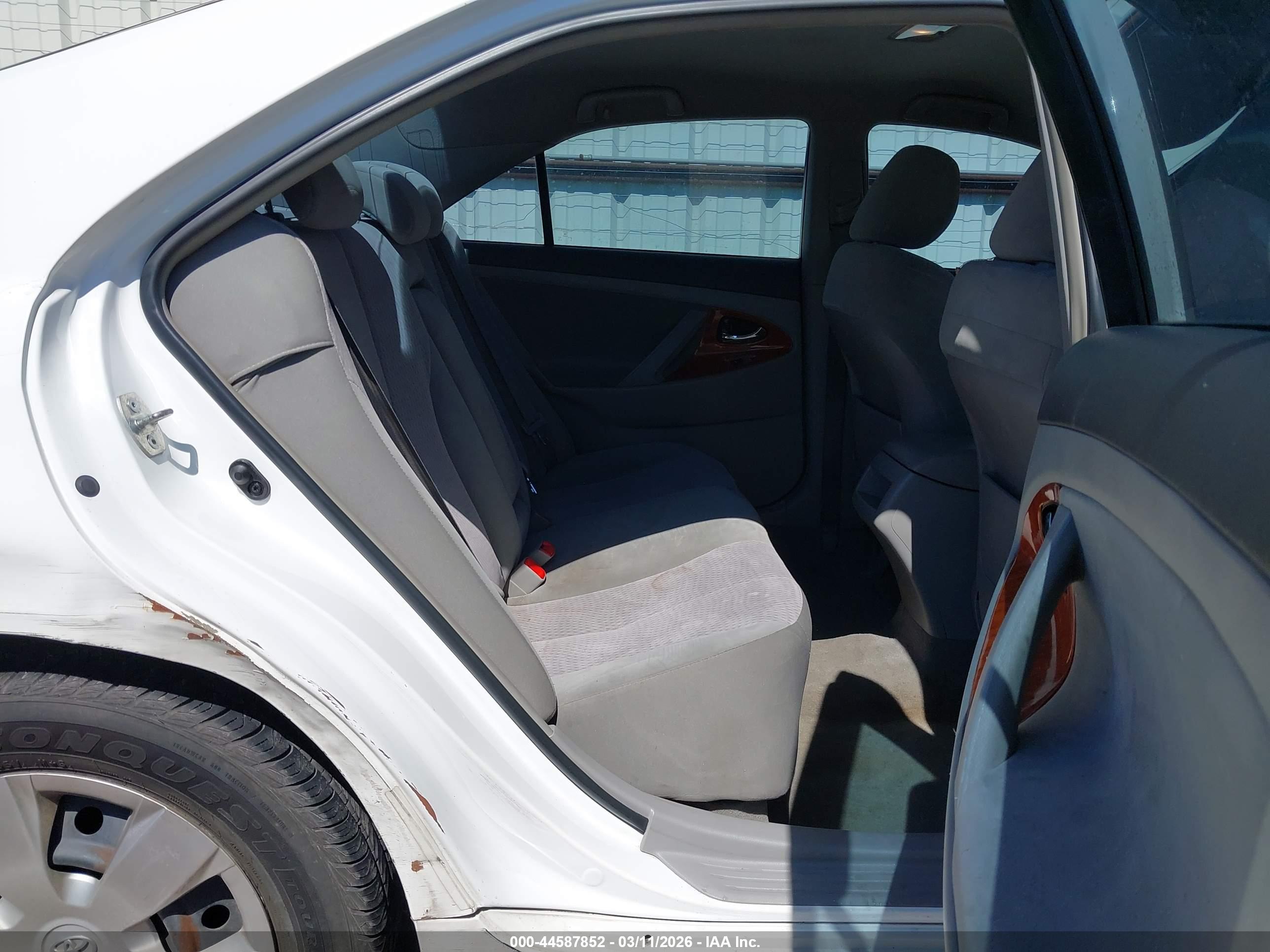 TOYOTA CAMRY image 8